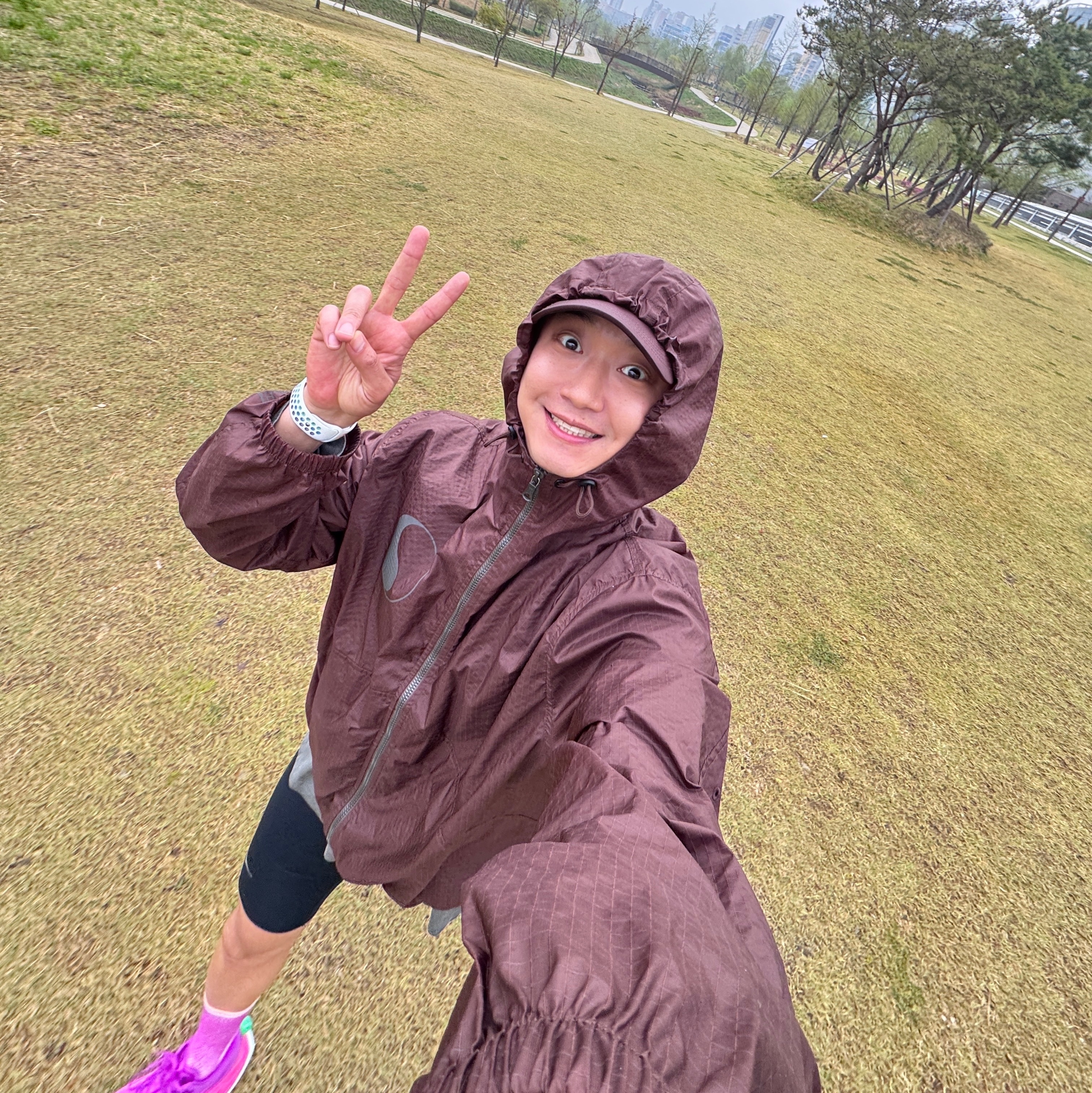 Our Legacy Work Shop Windbreaker Ripstop Dark Brown, Stussy Low Pro Trucker Cut-Out Leather Snapback Brown 착용 스타일 - 8