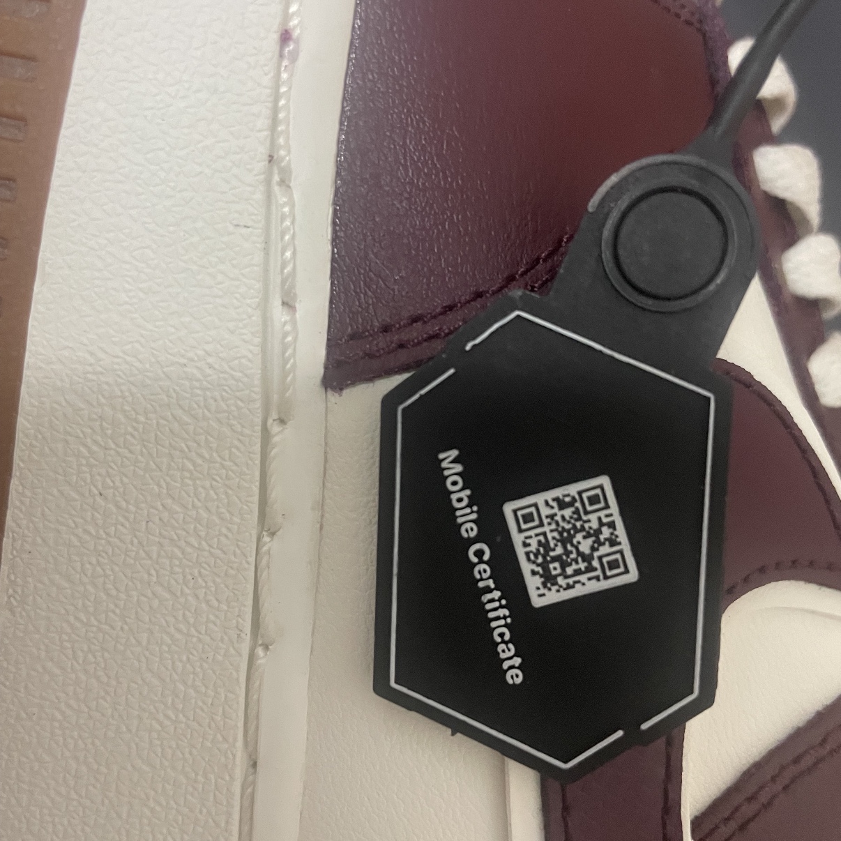 Nike Air Force 1 '07 LV8 Night Maroon 착용 스타일 - 1