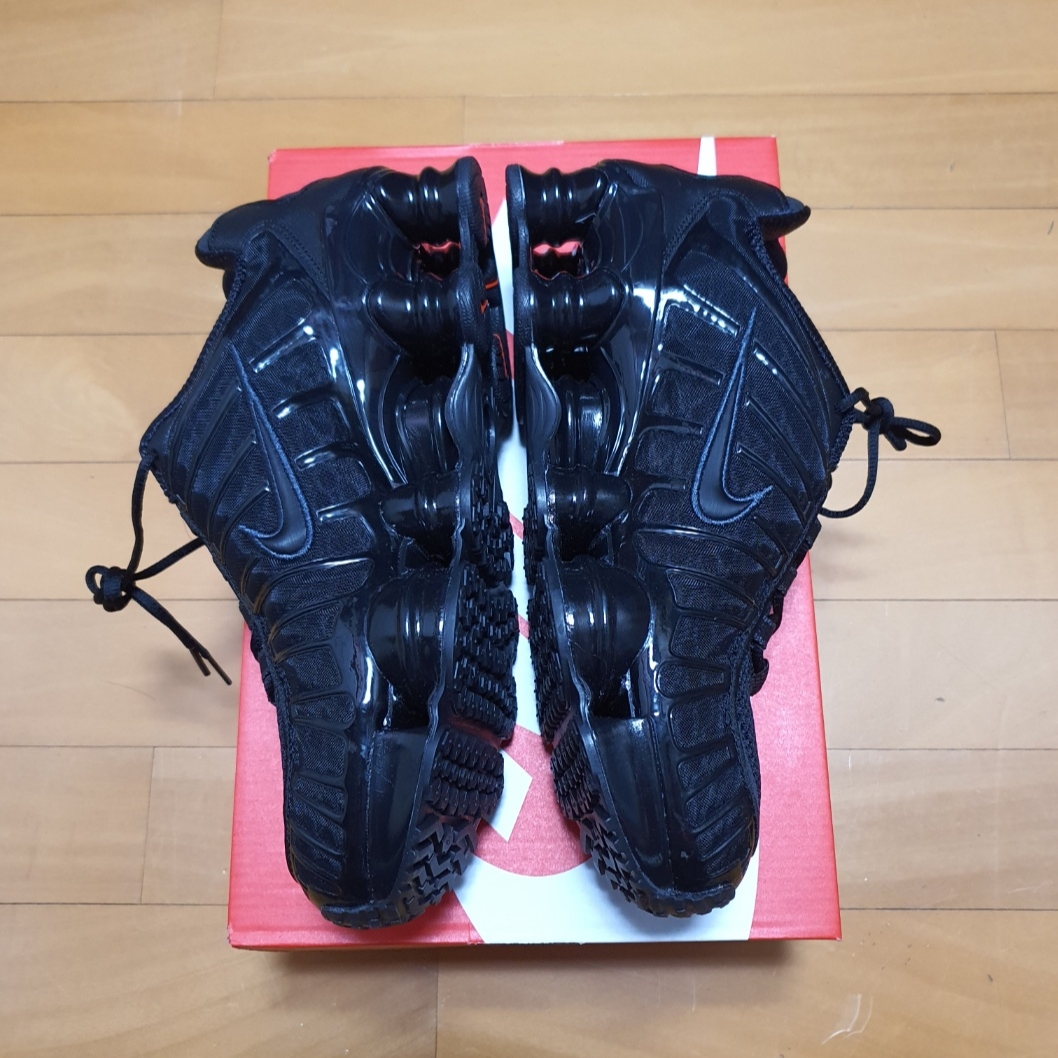Nike Shox TL Black Metallic Hematite 착용 스타일