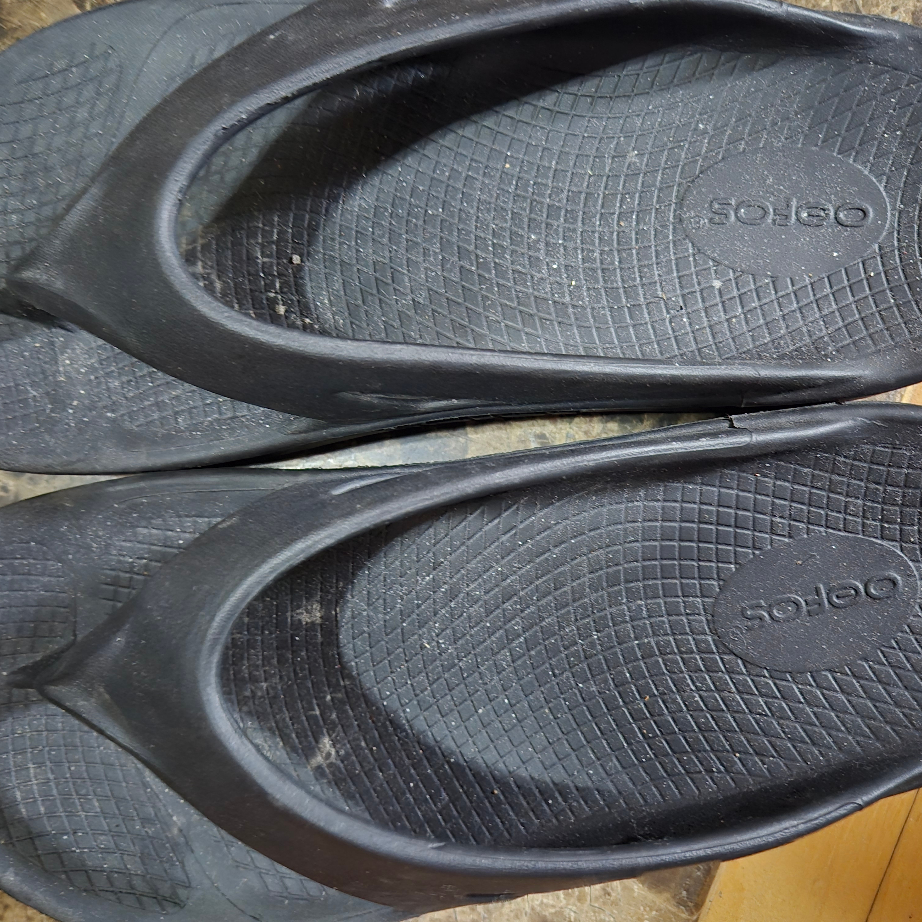 Oofos OOriginal Black 착용 스타일
