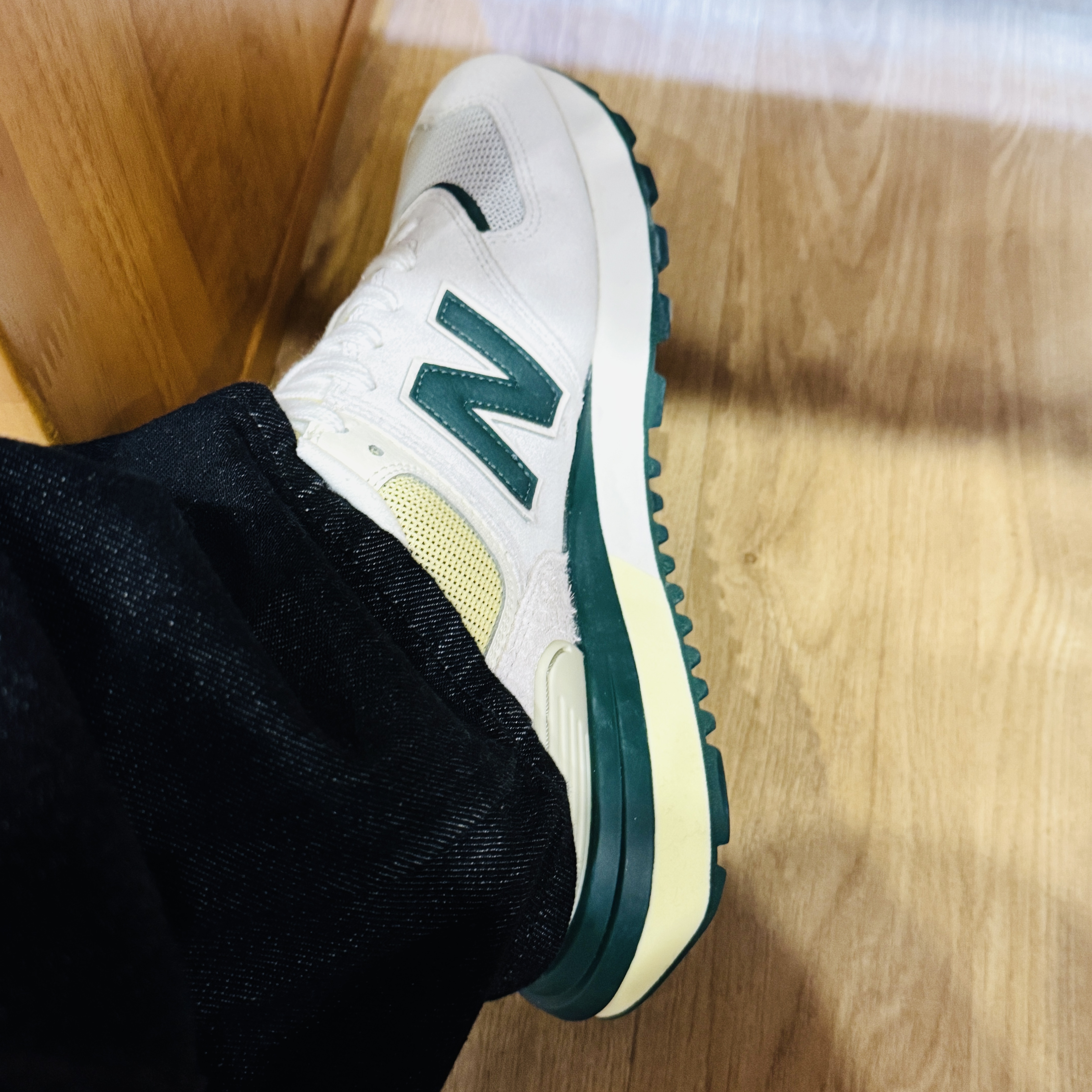 New Balance 574 Legacy White Green 착용 스타일 - 1