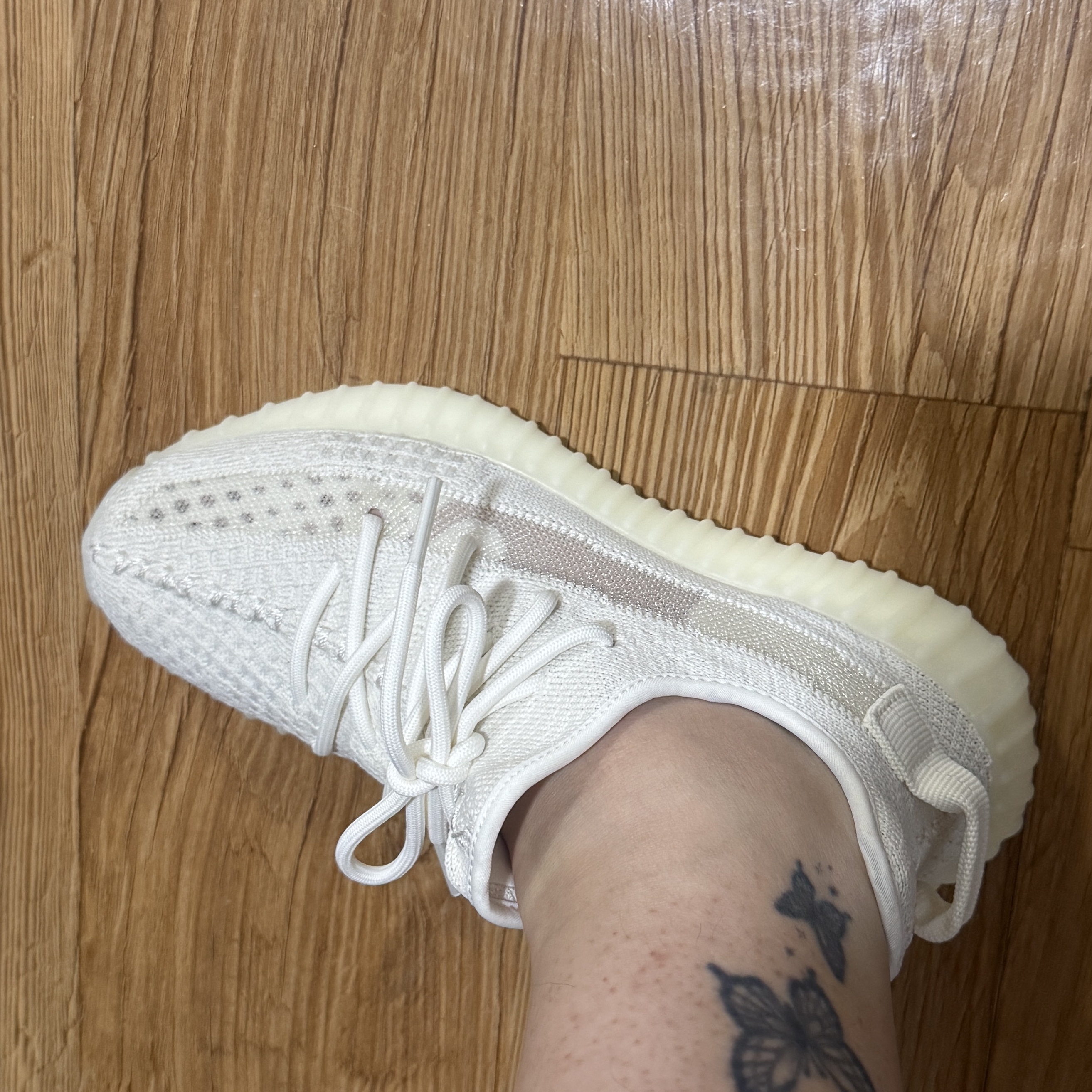 Adidas Yeezy Boost 350 V2 Bone 착용 스타일 - 2