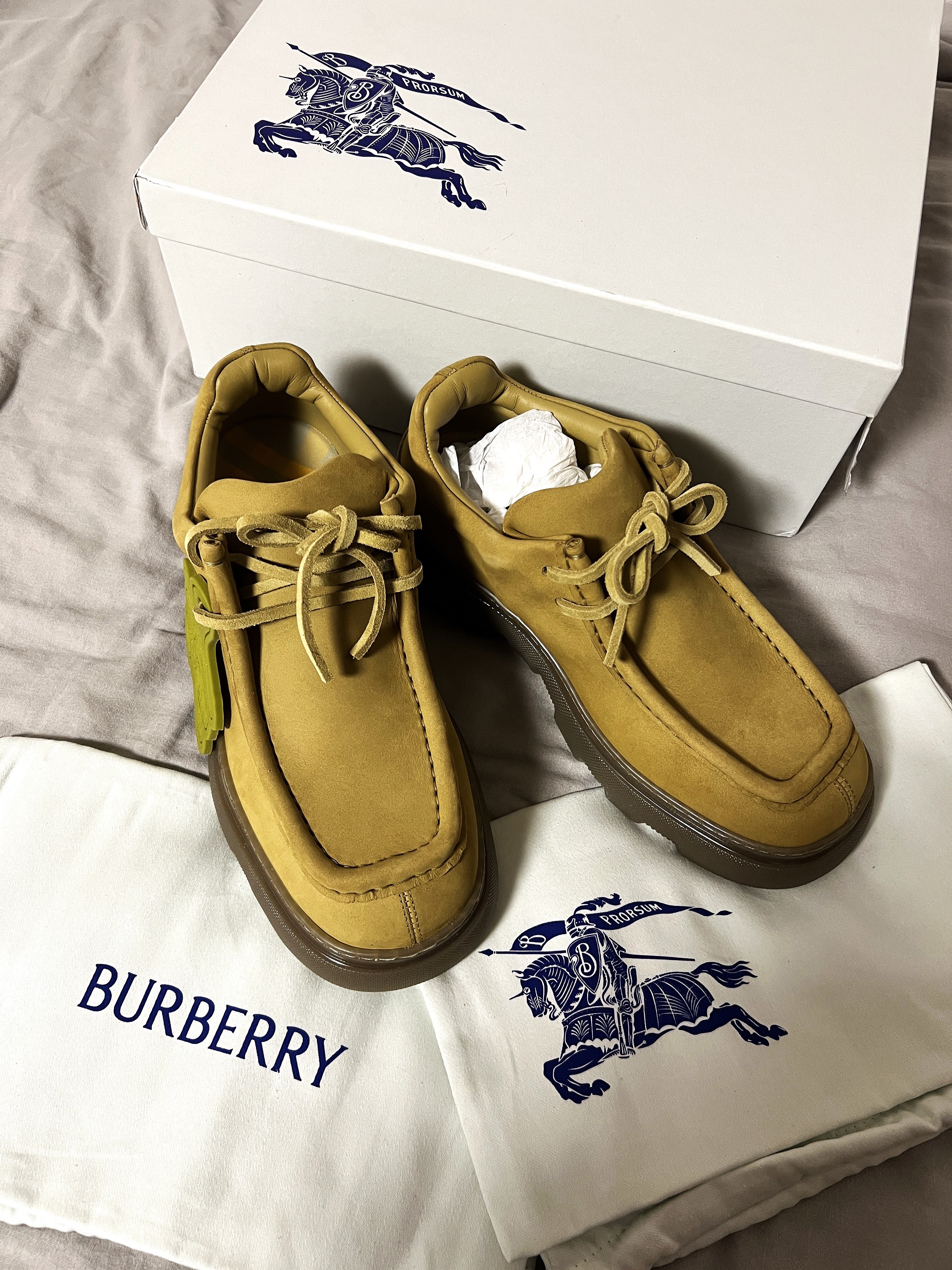 Burberry Nubuck Creeper Shoes 착용 스타일