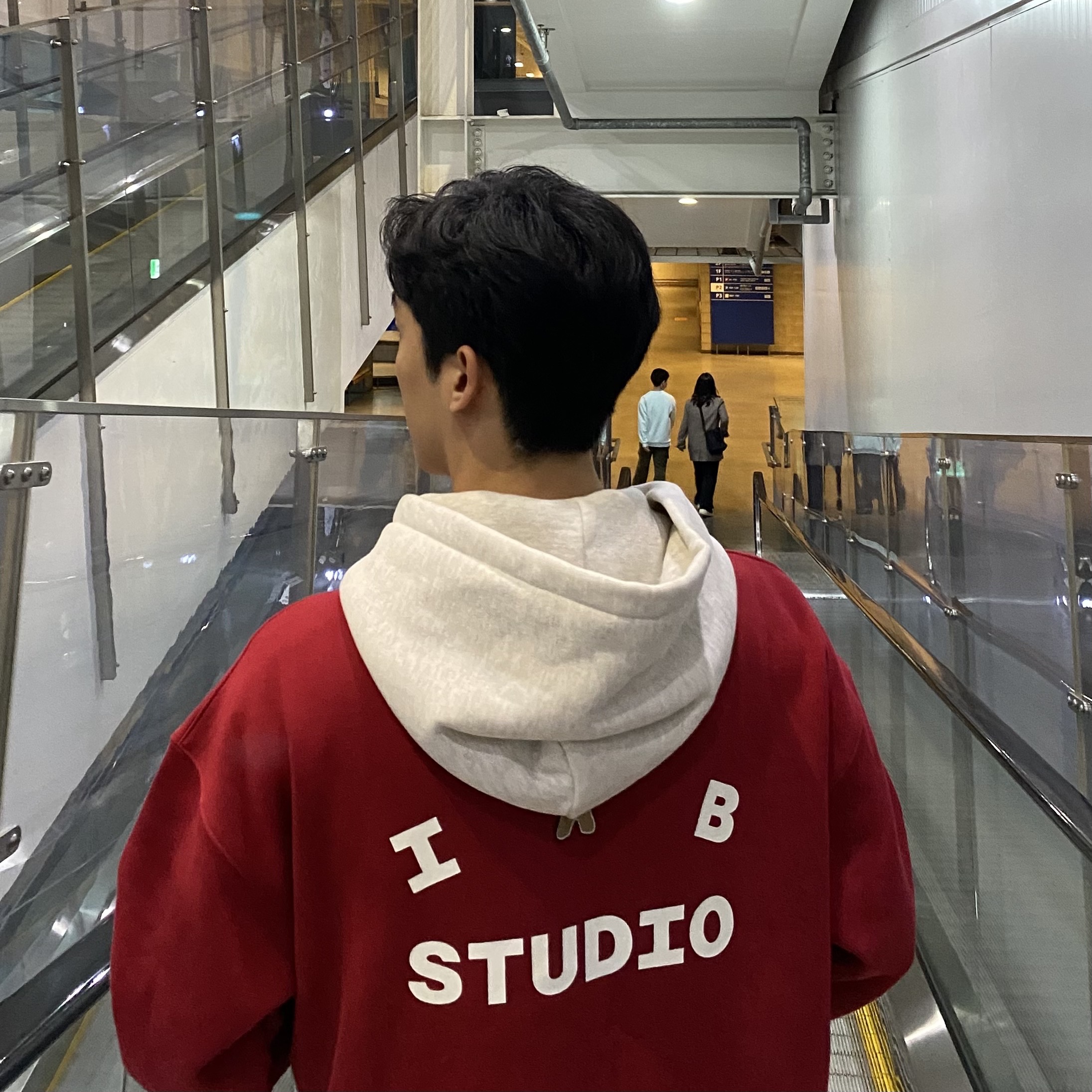 IAB Studio 24 Christmas Hoodie Burgundy Oatmeal, Jordan 1 Retro High OG Chicago 2022 착용 스타일 - 3