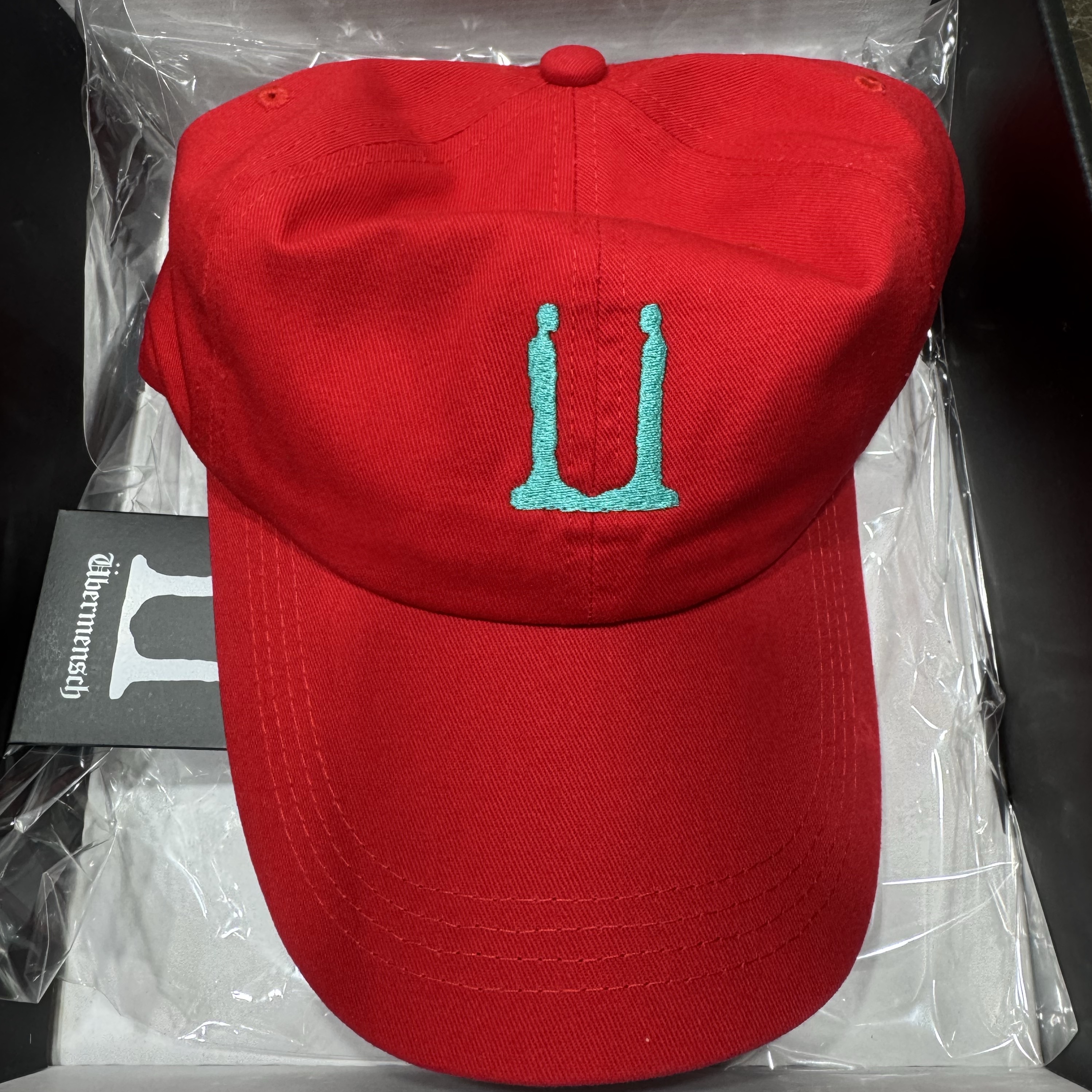 G-DRAGON Ubermensch Cap Red 착용 스타일 - 1