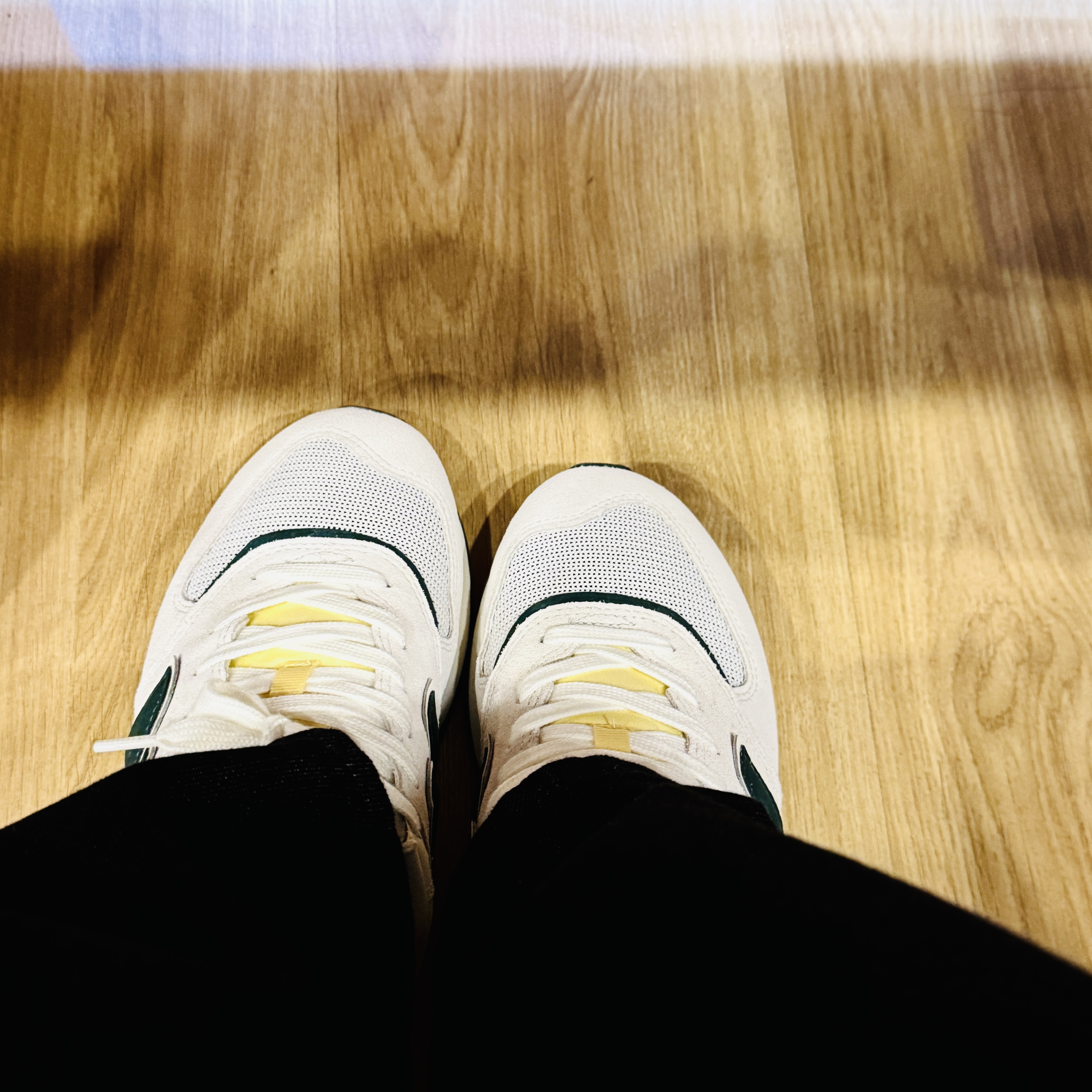 New Balance 574 Legacy White Green 착용 스타일 - 2