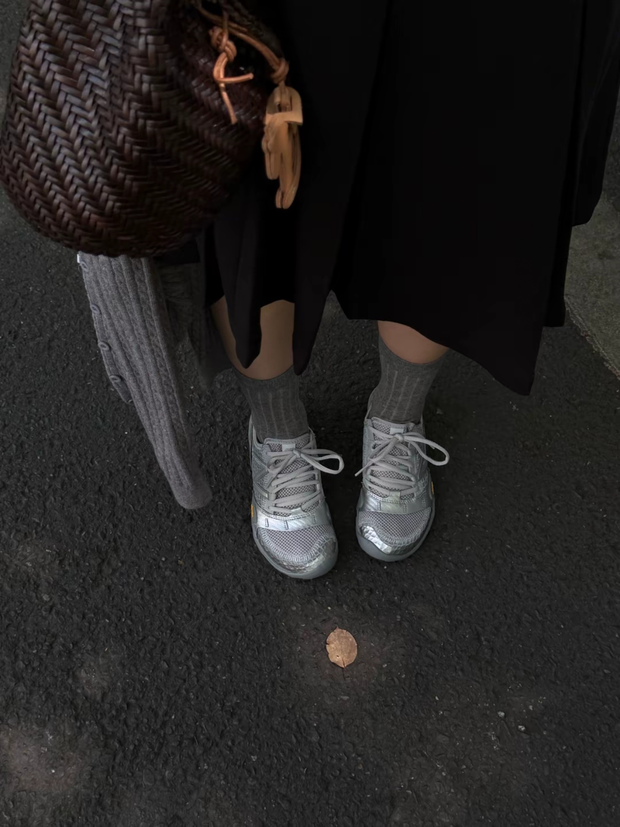 New Balance Minimus MT10O Slate Grey Silver Metallic 착용 스타일