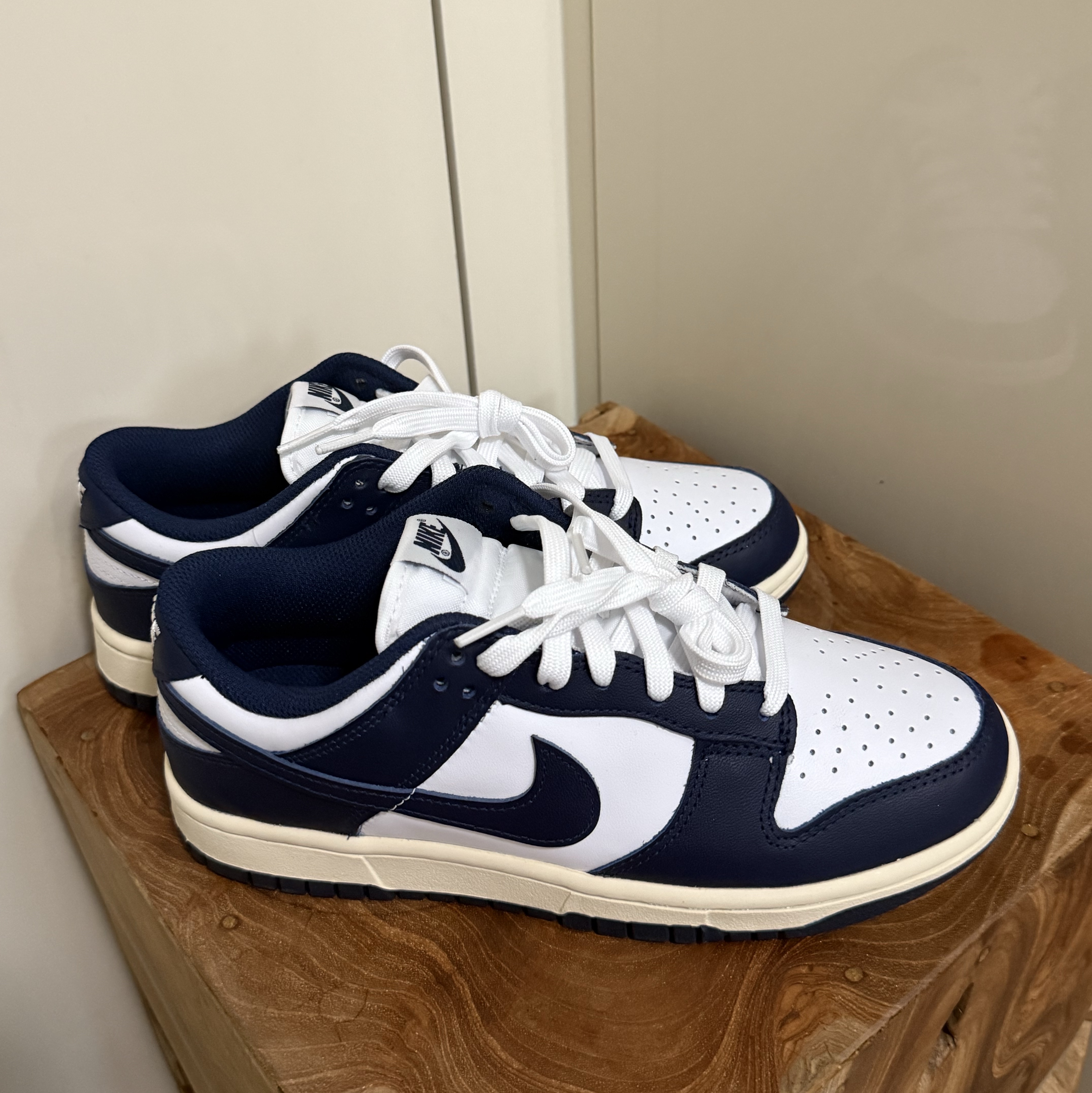 (W) Nike Dunk Low Vintage Midnight Navy 착용 스타일 - 1