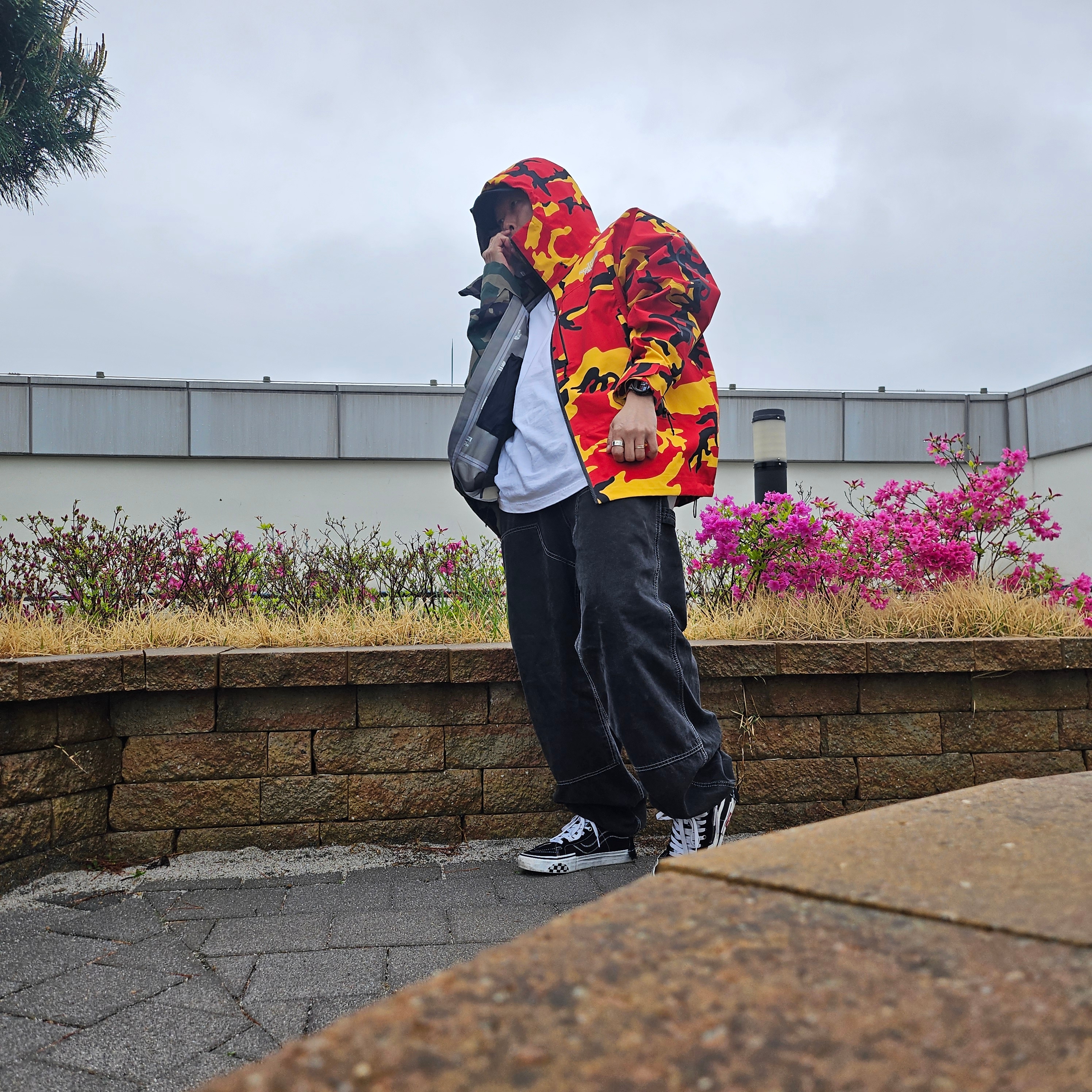 Vans Sk8-Hi Reissue Cap Black, Supreme x The North Face Split Taped Seam Shell Jacket Camo - 24SS 착용 스타일 - 3