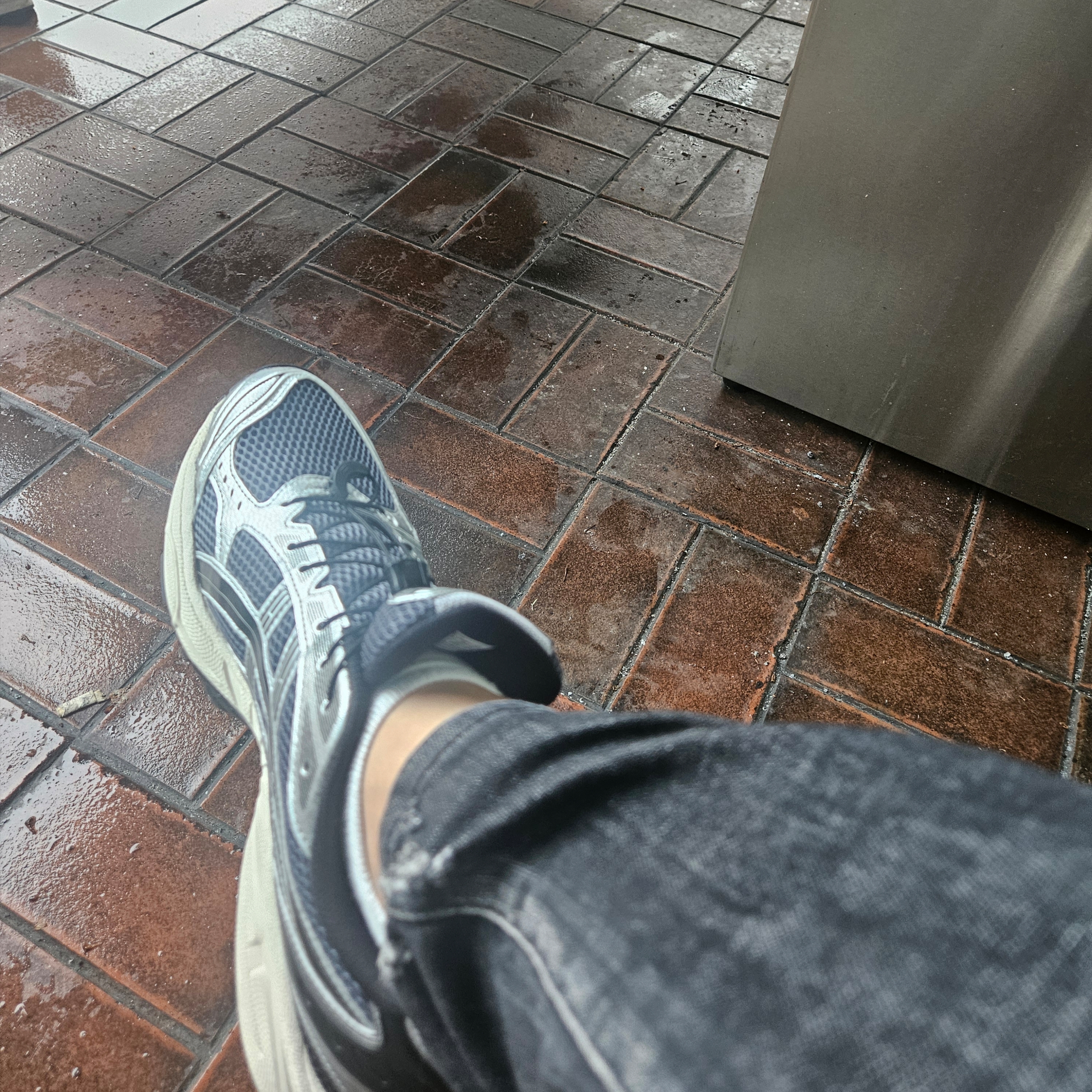 Asics Unlimited Gel-Kayano 14 Carrier Grey Black 착용 스타일