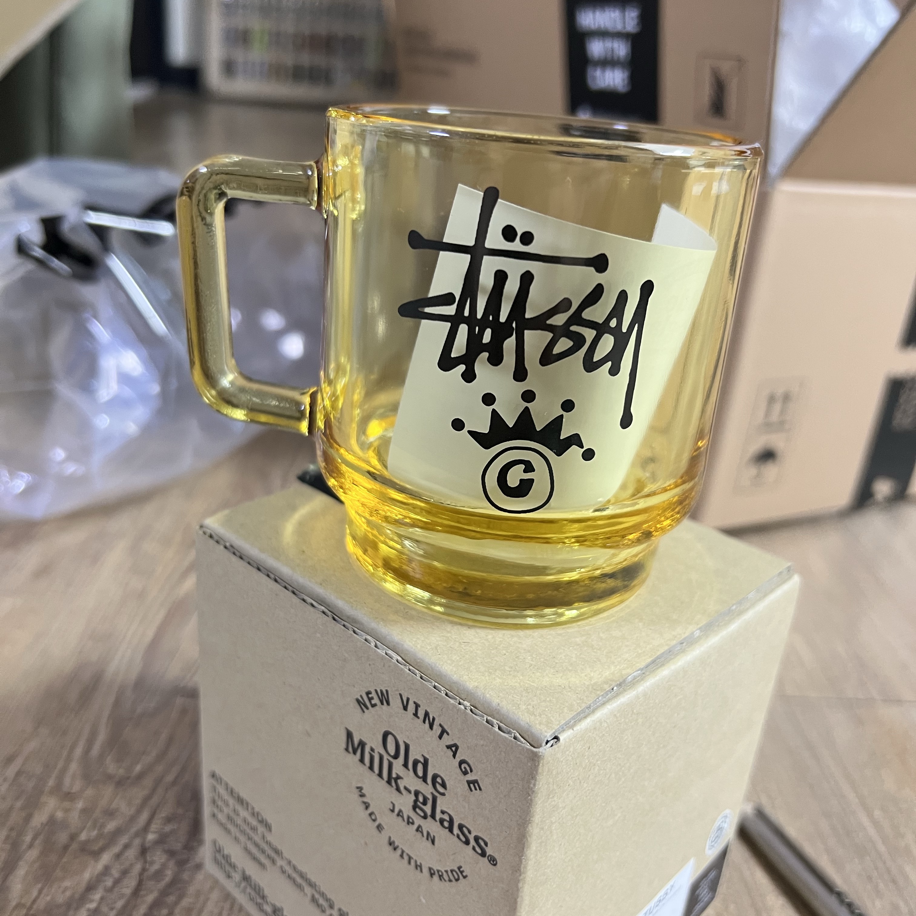 Stussy Stock Crown Logo Glass Mug Amber 착용 스타일 - 1