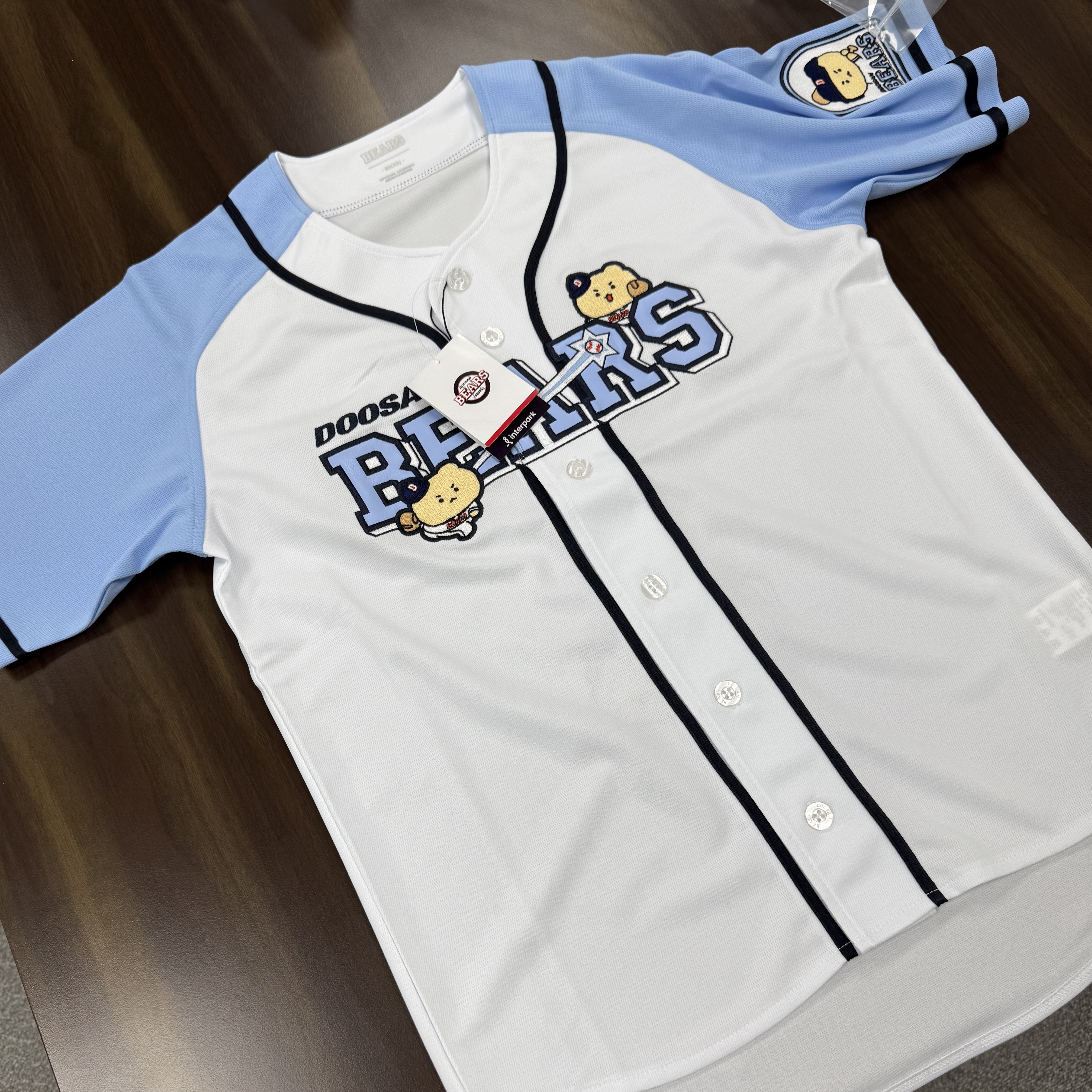 Doosan Bears x Manggom Replica Uniform White (Non Marking Ver.) 착용 스타일 - 1