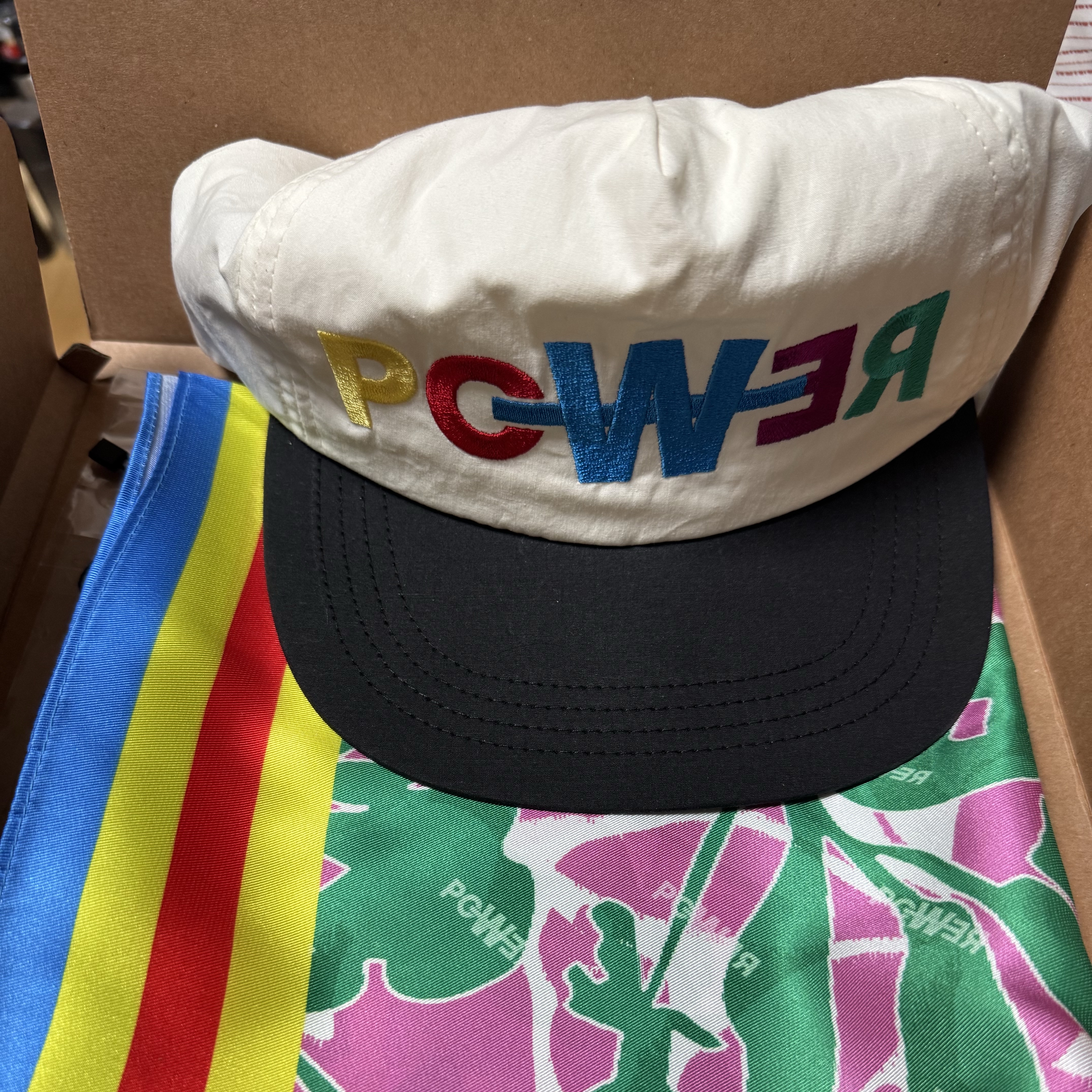 G-DRAGON Power Ball Cap White 착용 스타일