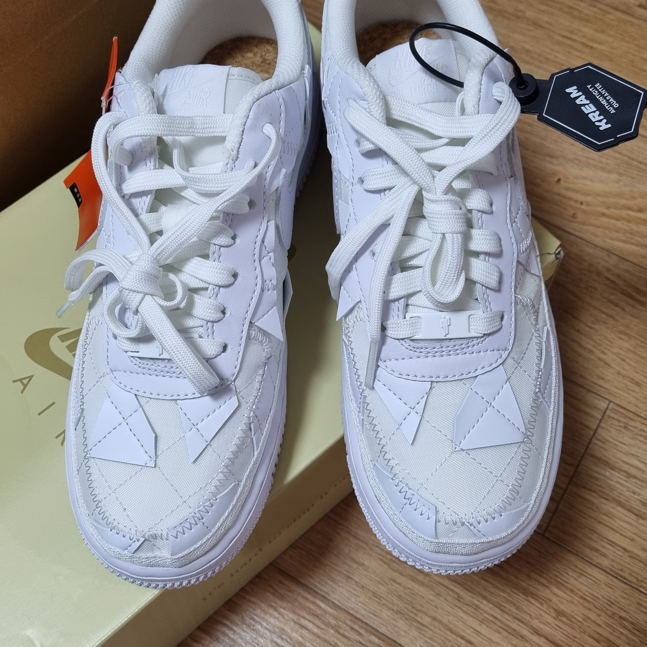 Nike x Billie Eilish Air Force 1 Low SP Triple White 착용 스타일 - 1