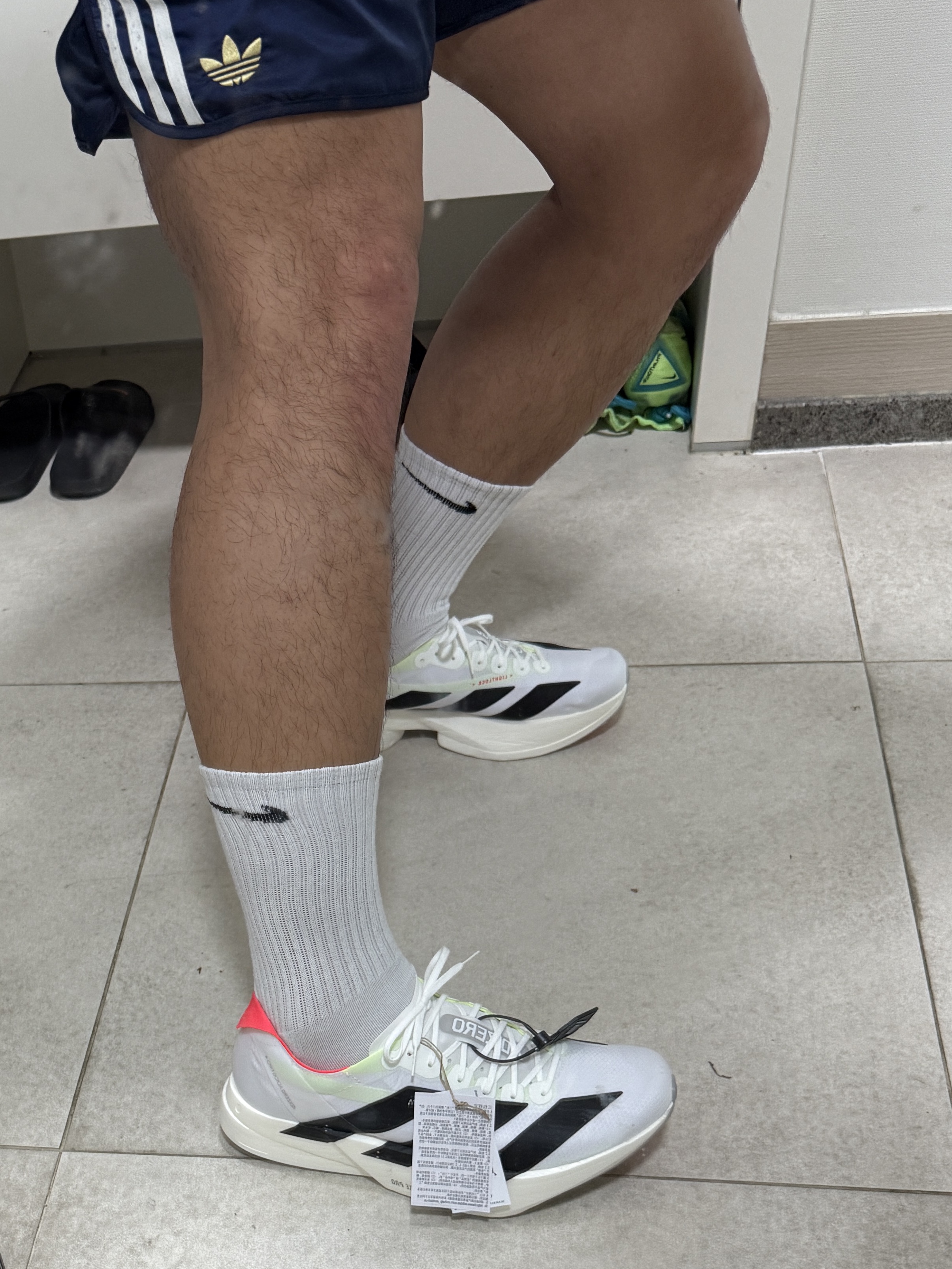 Adidas Adizero Adios Pro 4 Cloud White Core Black 착용 스타일 - 1