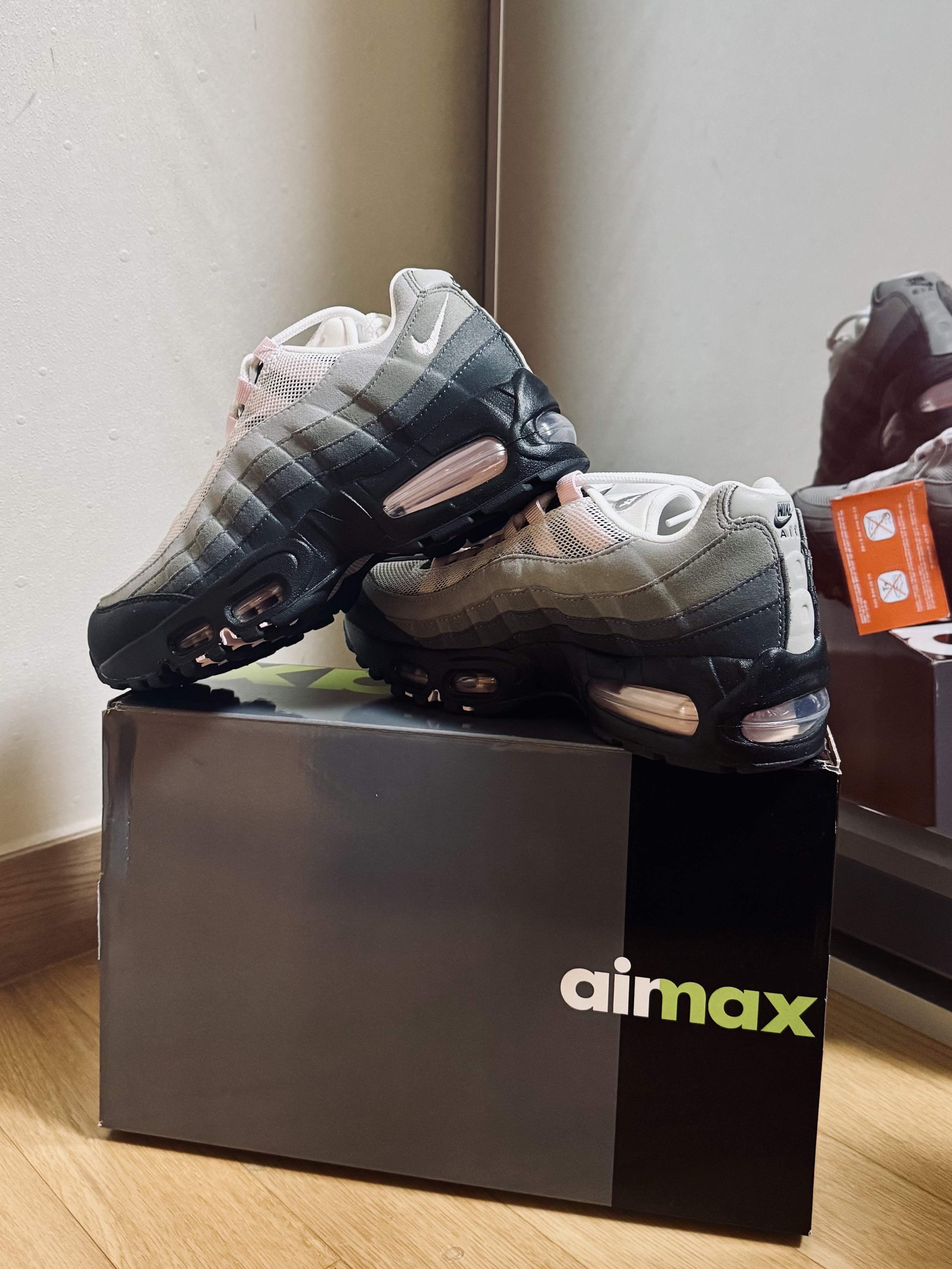 (W) Nike Air Max 95 Pink Foam 착용 스타일