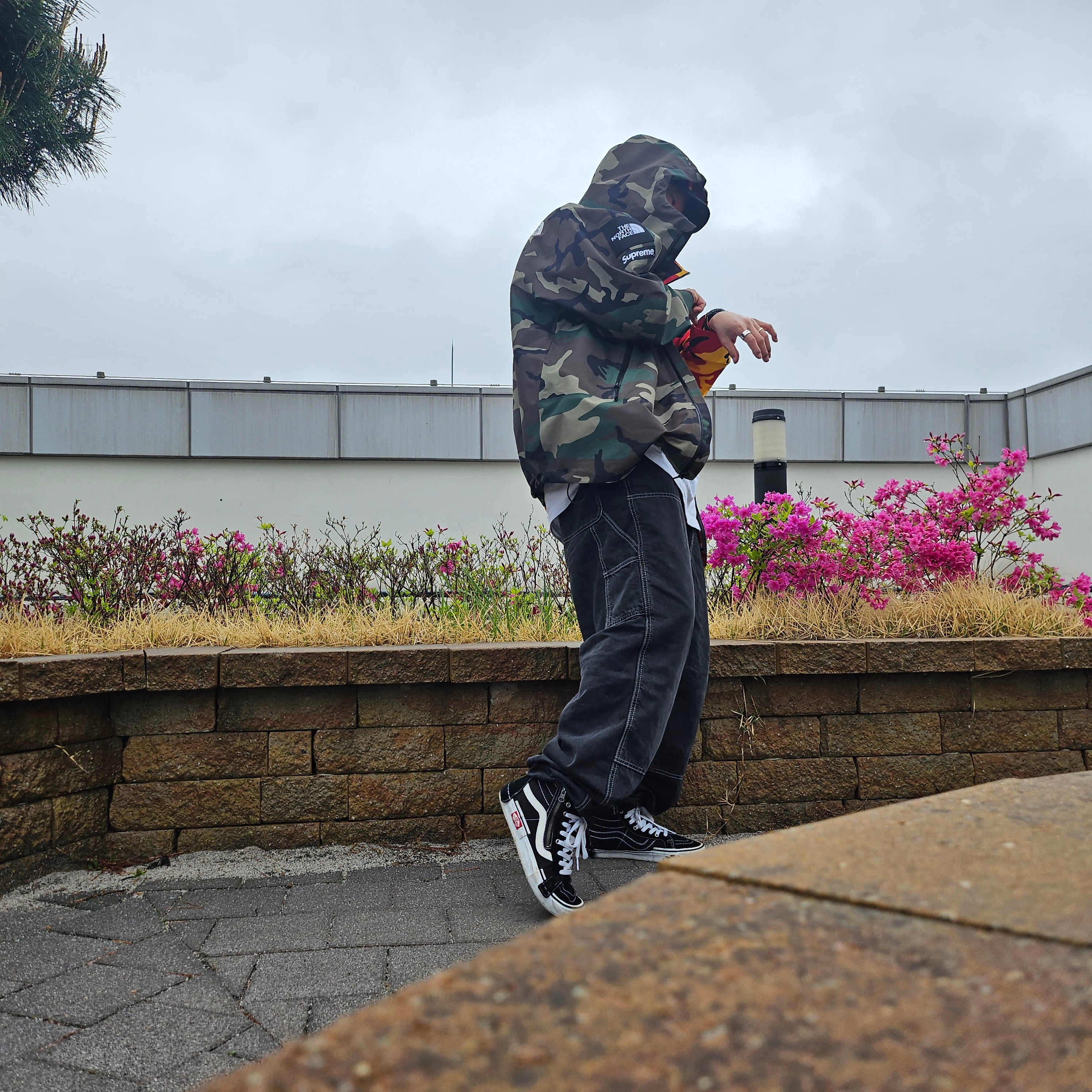 Vans Sk8-Hi Reissue Cap Black, Supreme x The North Face Split Taped Seam Shell Jacket Camo - 24SS 착용 스타일 - 1
