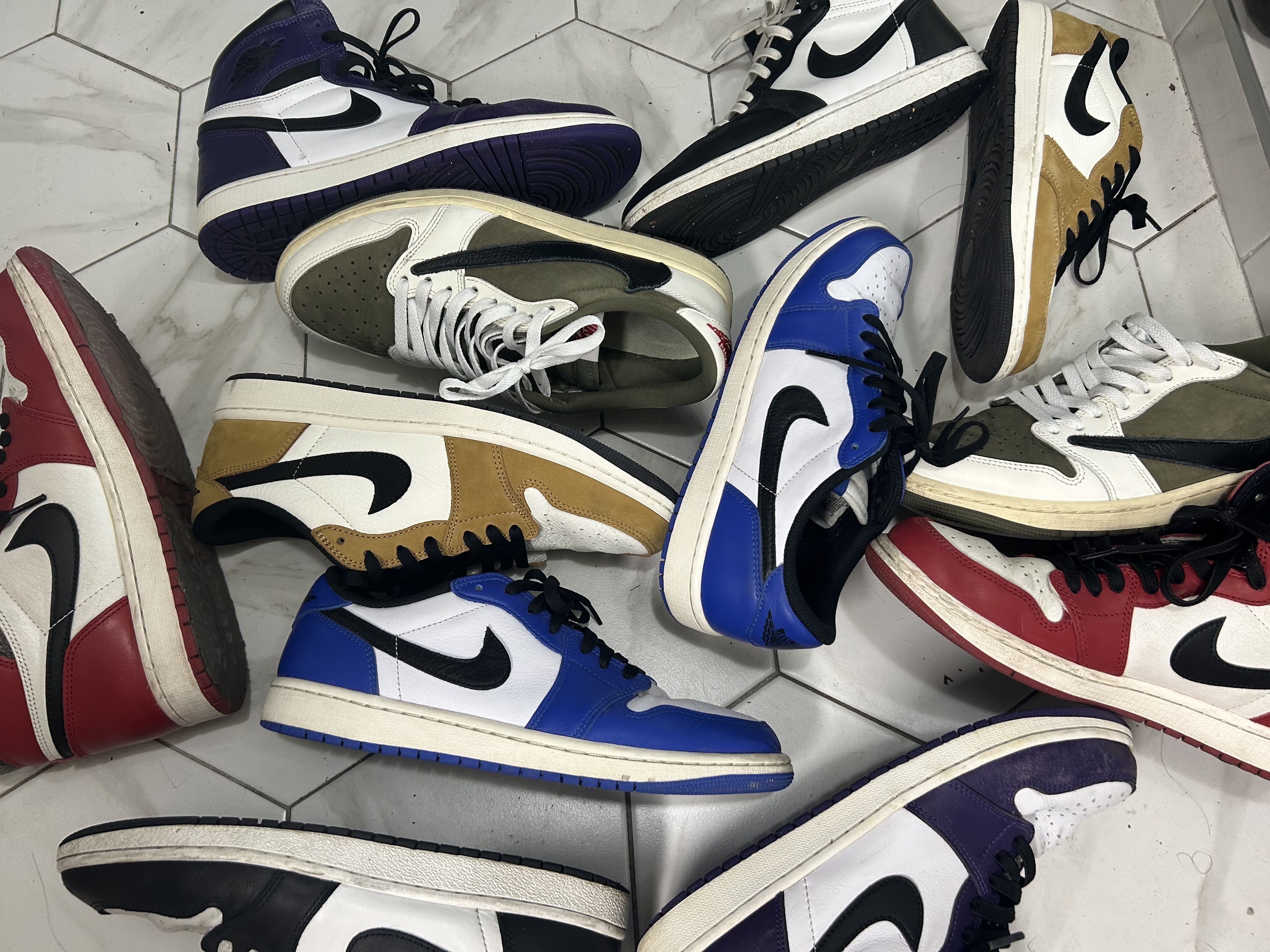 Jordan 1 Retro High OG Chicago 2022, Jordan 1 Low OG Sail and Golden Harvest 착용 스타일 - 1