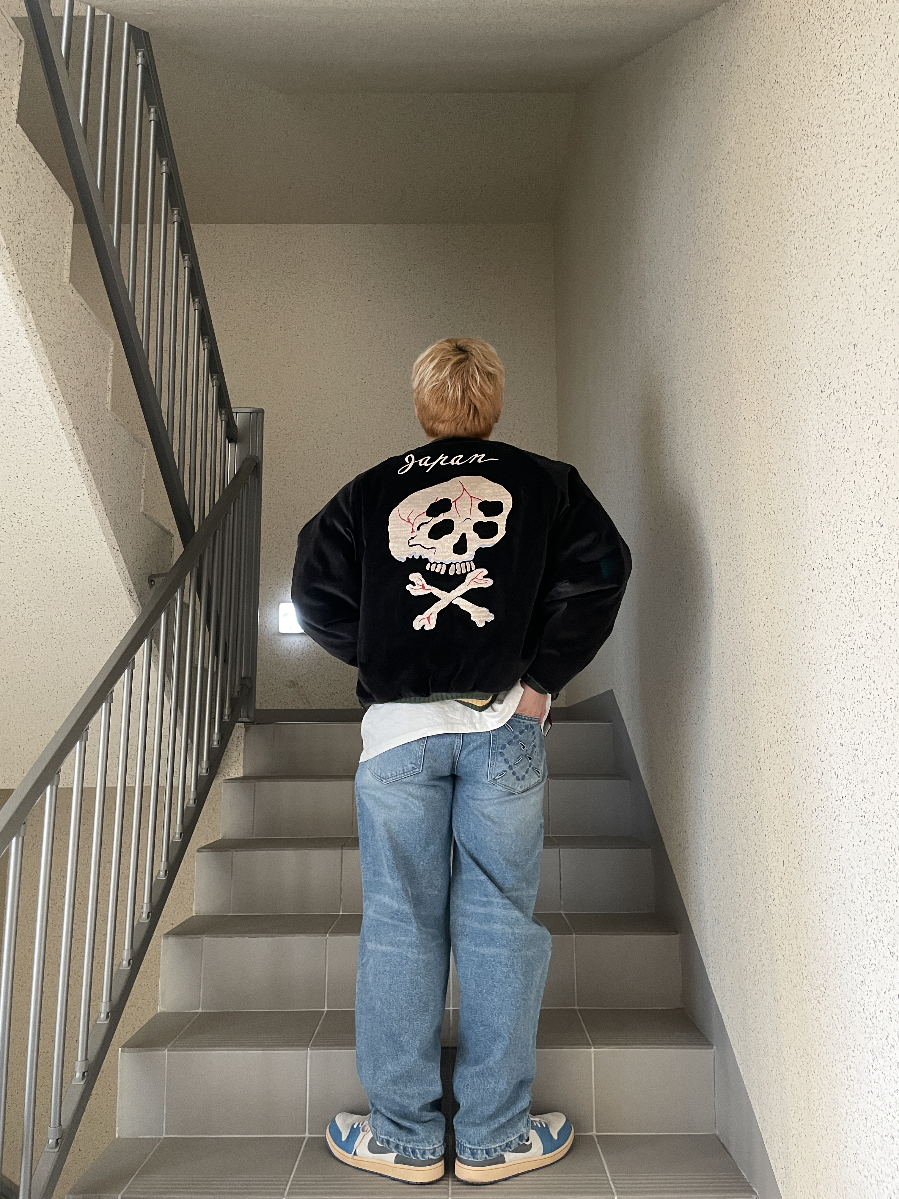 Jordan 1 Low SE Tokyo 96, Kapital Velveteen Sulfide Souvenir Rain Skull Jacket Black 착용 스타일 - 4