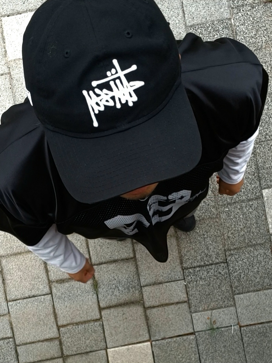 Stussy Basic New Era 9Twenty Basic Strapback Black, Nike x Stussy Air Penny II Black 착용 스타일 - 1