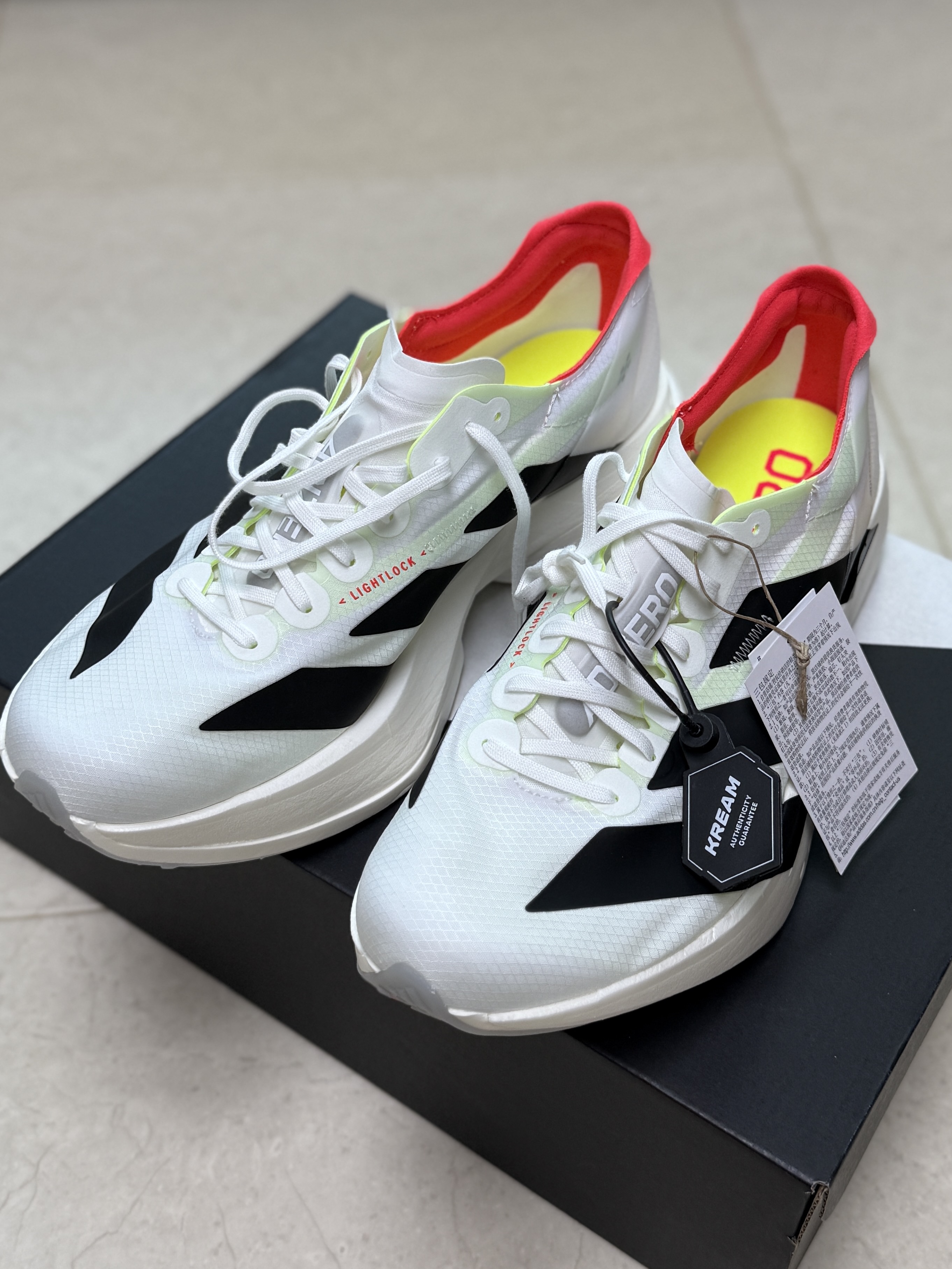 Adidas Adizero Adios Pro 4 Cloud White Core Black 착용 스타일 - 2