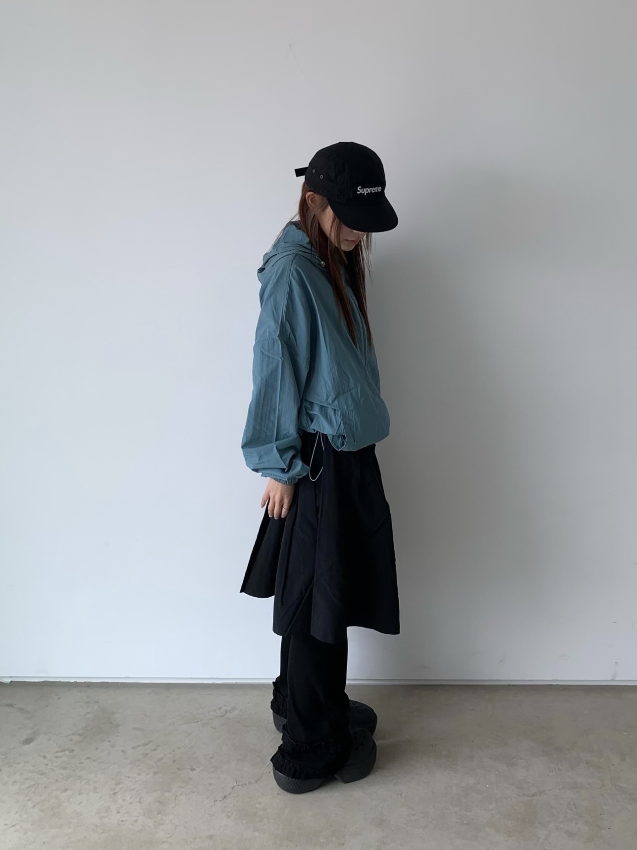 Supreme Waxed Cotton Camp Cap Black - 23FW 착용 스타일 - 2