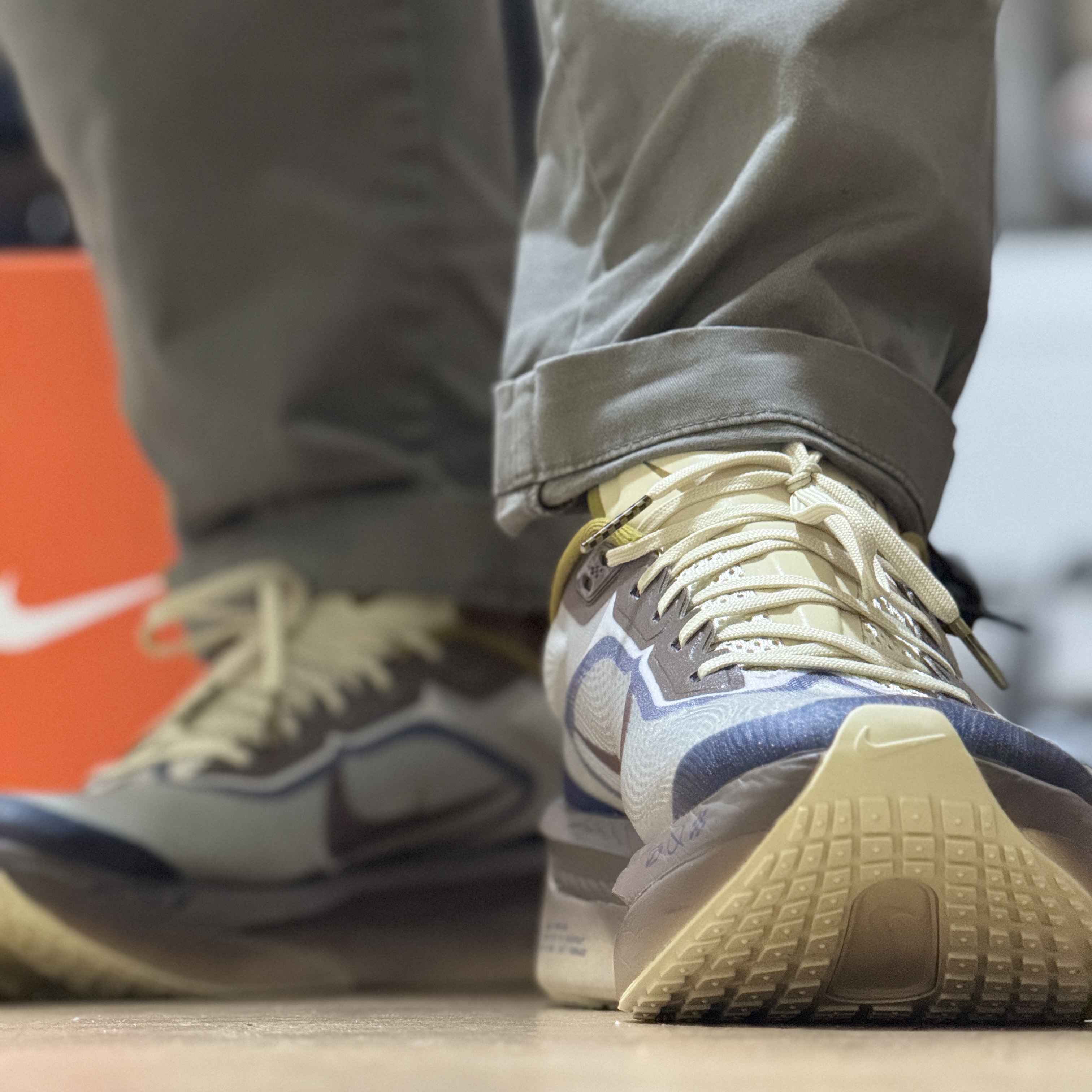 Nike Zoom Fly 6 PRM Light Bone Cave Stone 착용 스타일 - 3