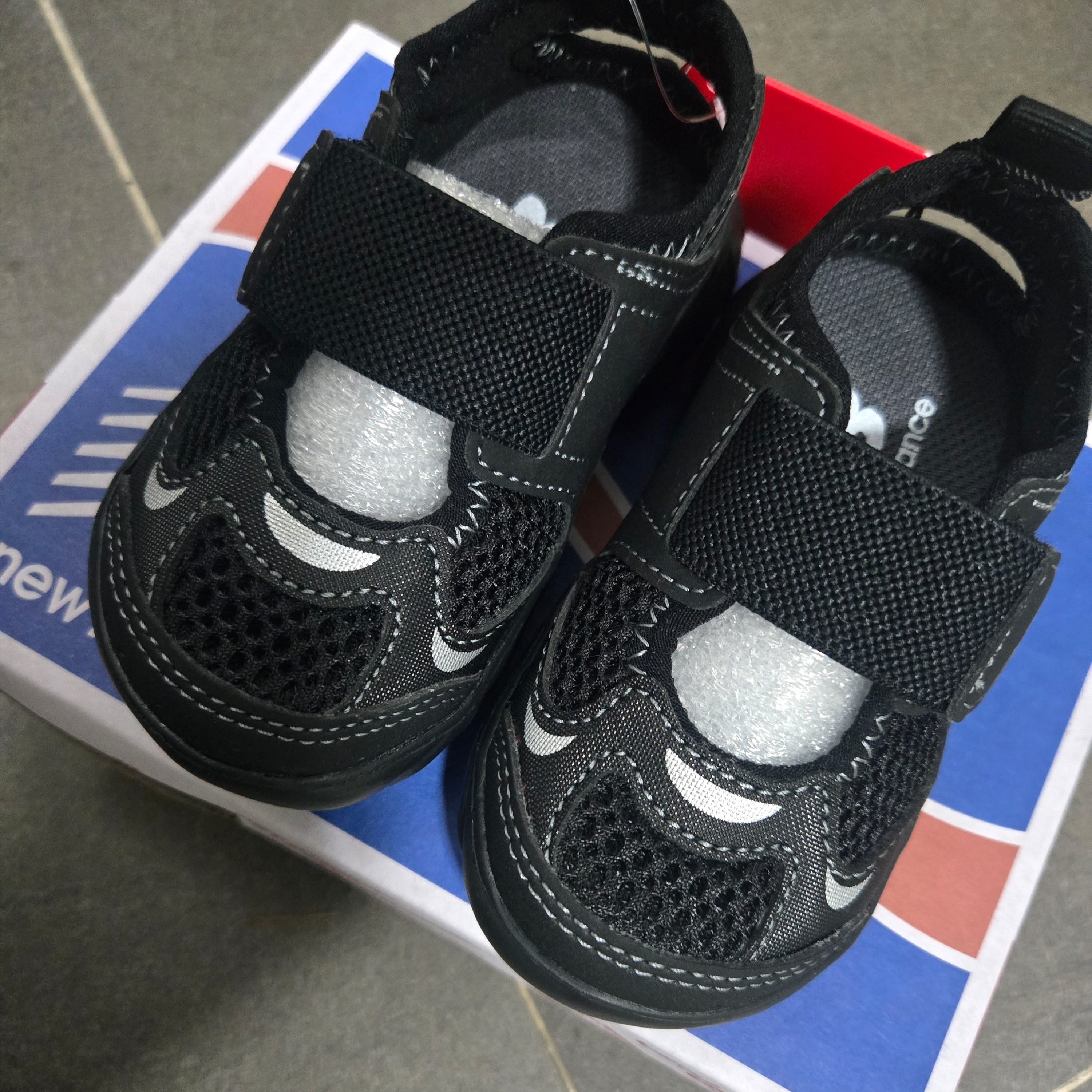 (TD) New Balance Freedle 920 Sandal Black 착용 스타일