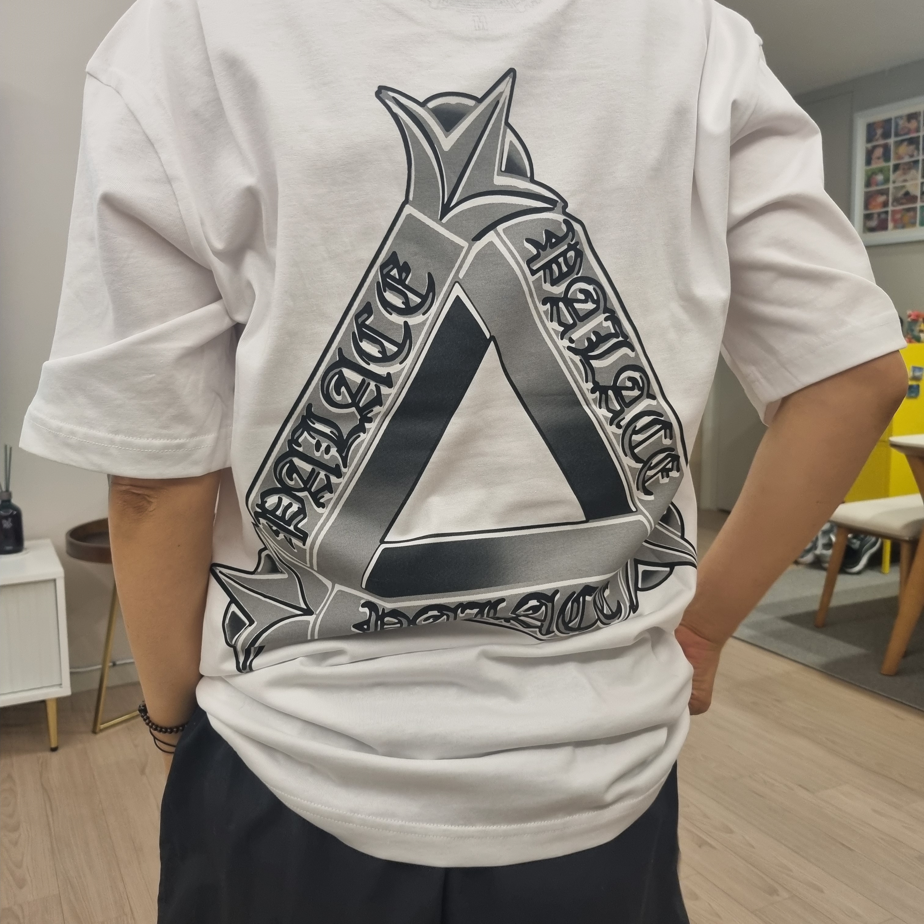 Palace Tri-OG T-Shirt White - 24SS 착용 스타일