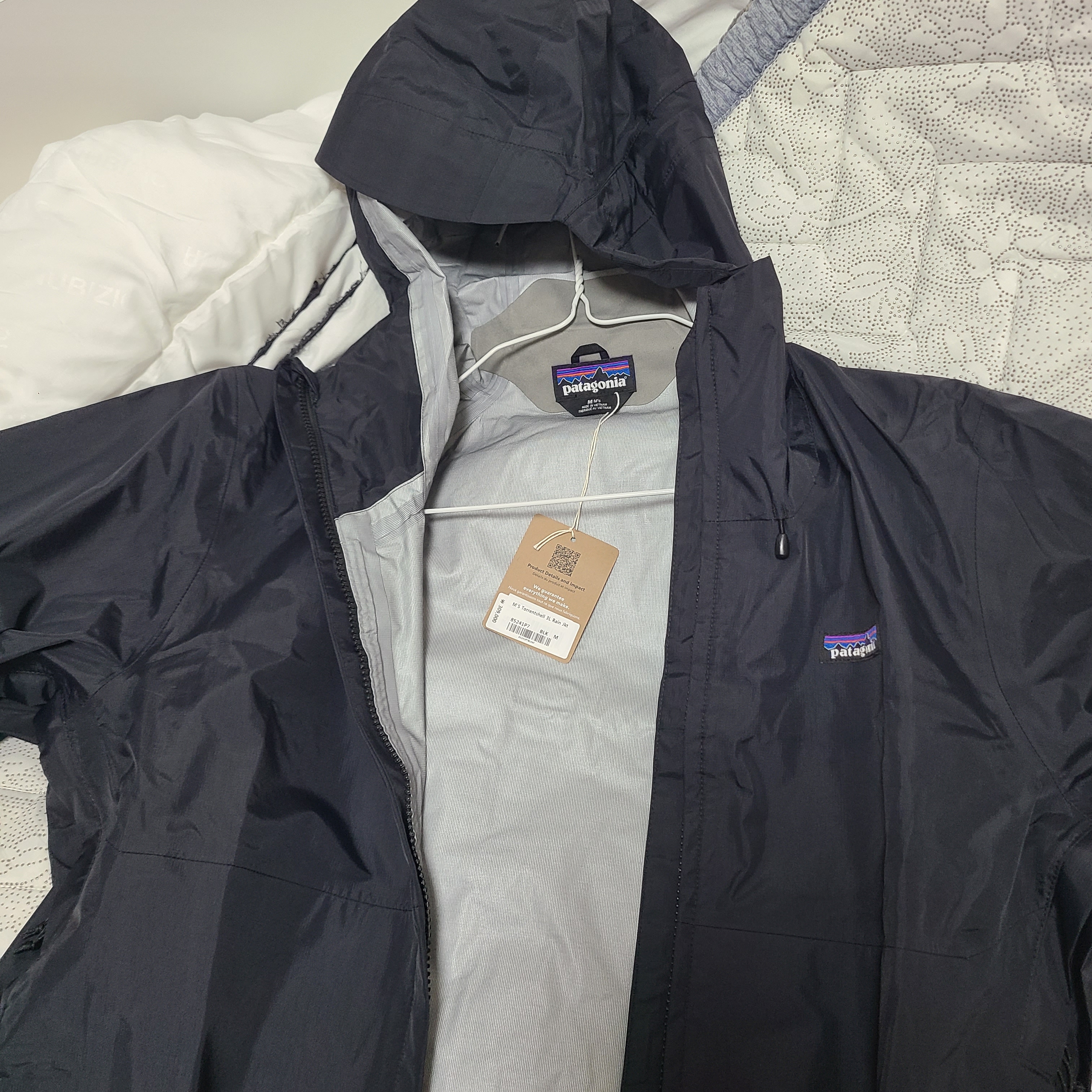 Patagonia Torrentshell 3L Jacket Black 착용 스타일 - 1