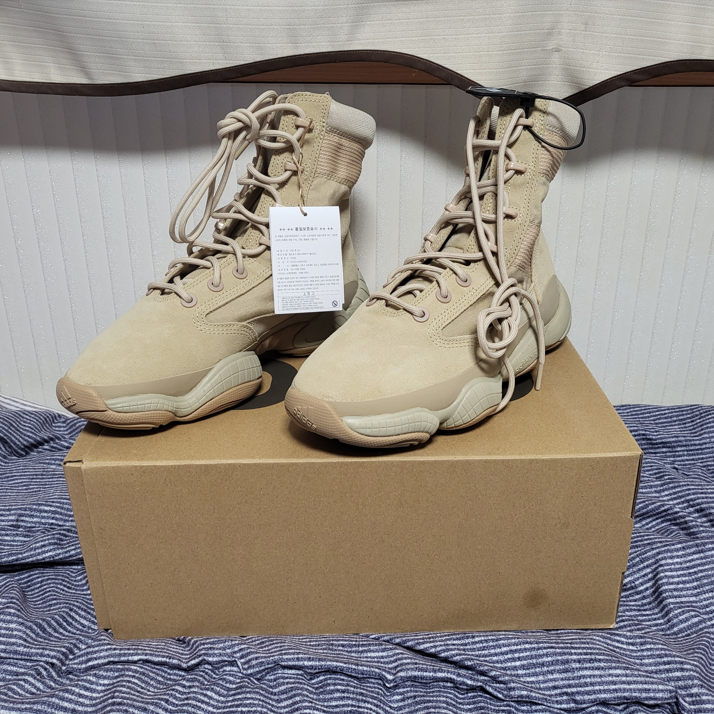 Adidas Yeezy 500 High Tactical Utility Sand 착용 스타일 - 1