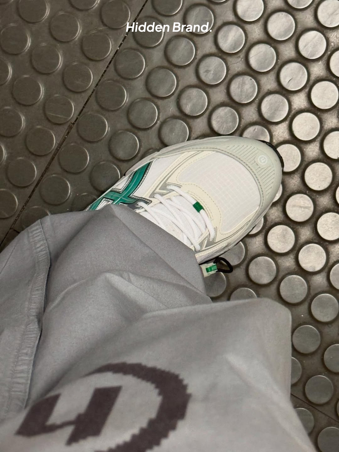 Salomon x Hidden NY XT-4 Vanilla Ice, Hidden NY x Goldwin C3Fit Arch Support Socks White 착용 스타일 - 5