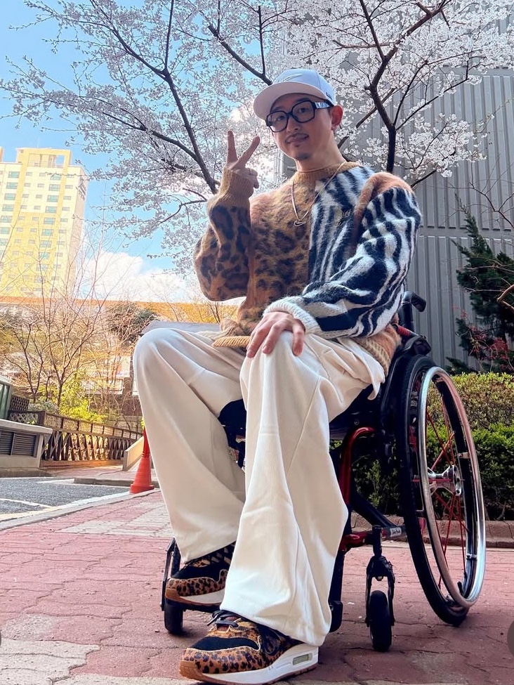 Palace x Needles Hairy Animal Knit Multi Animal - 24FW, Nike x Atmos Air Max 1 Animal Pack 2.0 착용 스타일 - 1