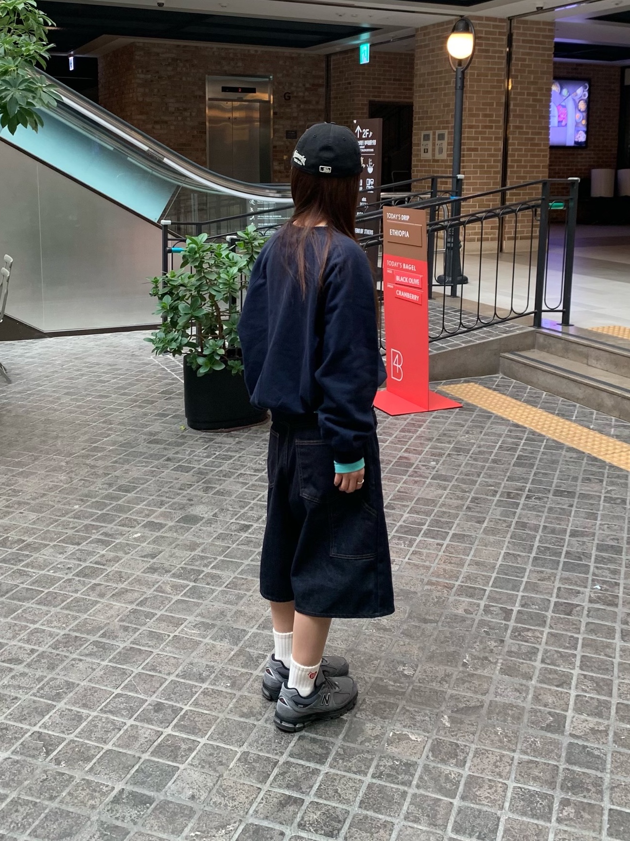 Thisisneverthat x New Era x MLB New York Yankees 59Fifty Retro Crown Cap Black, New Balance 2002R Dark Grey 착용 스타일 - 3