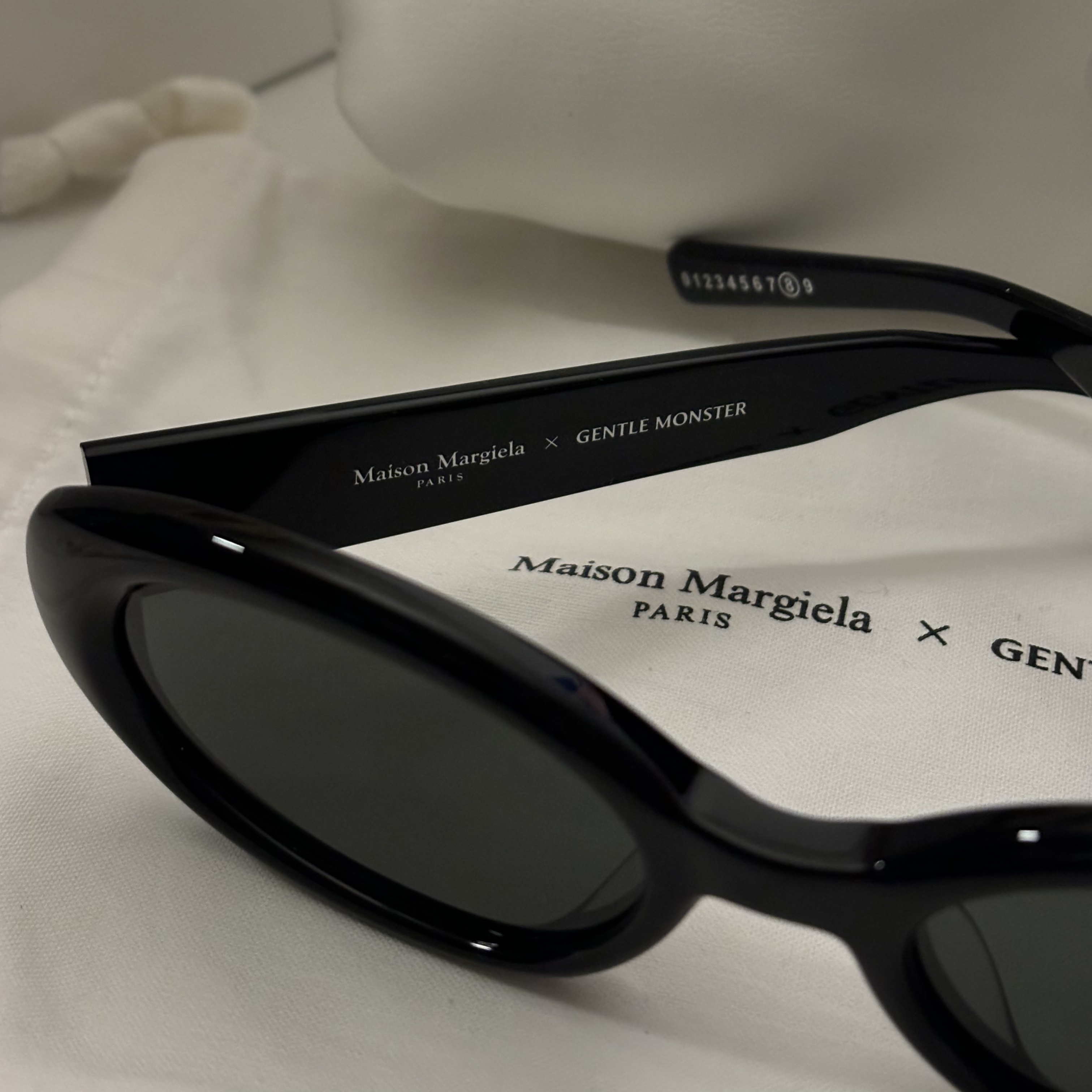 Gentle Monster x Maison Margiela MM107 Black Black 착용 스타일
