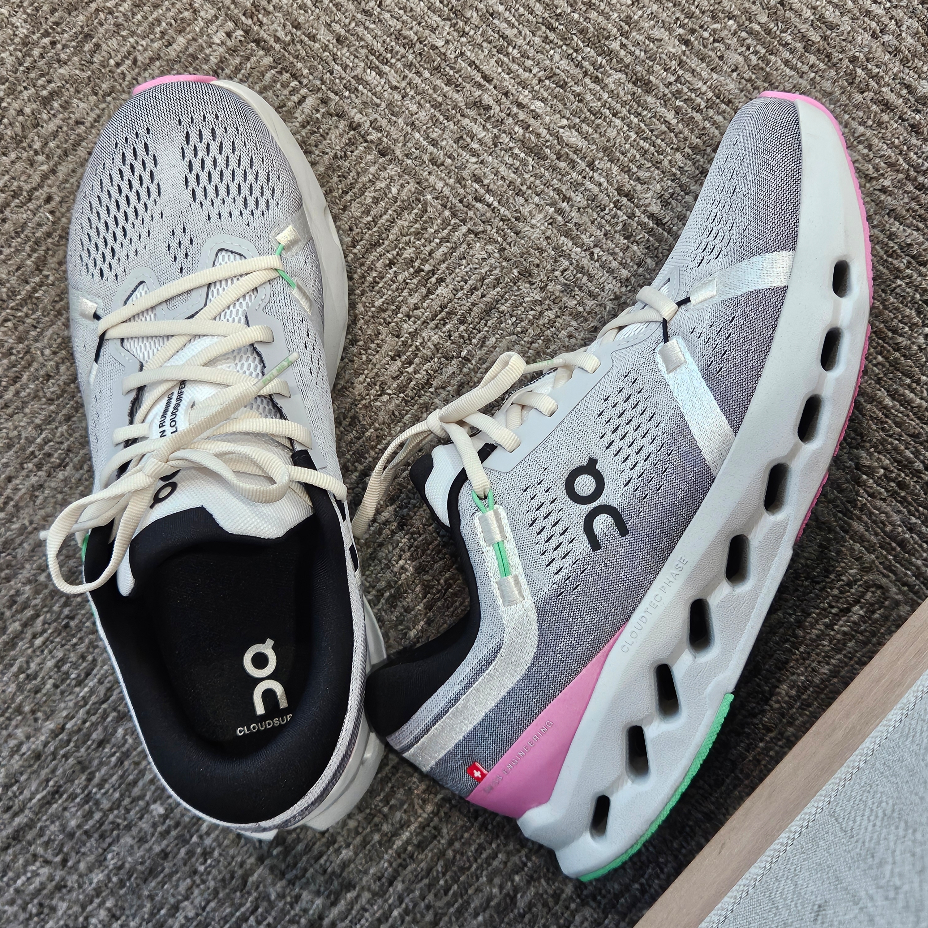 On Running Cloudsurfer 2 White Mineral 착용 스타일 - 2