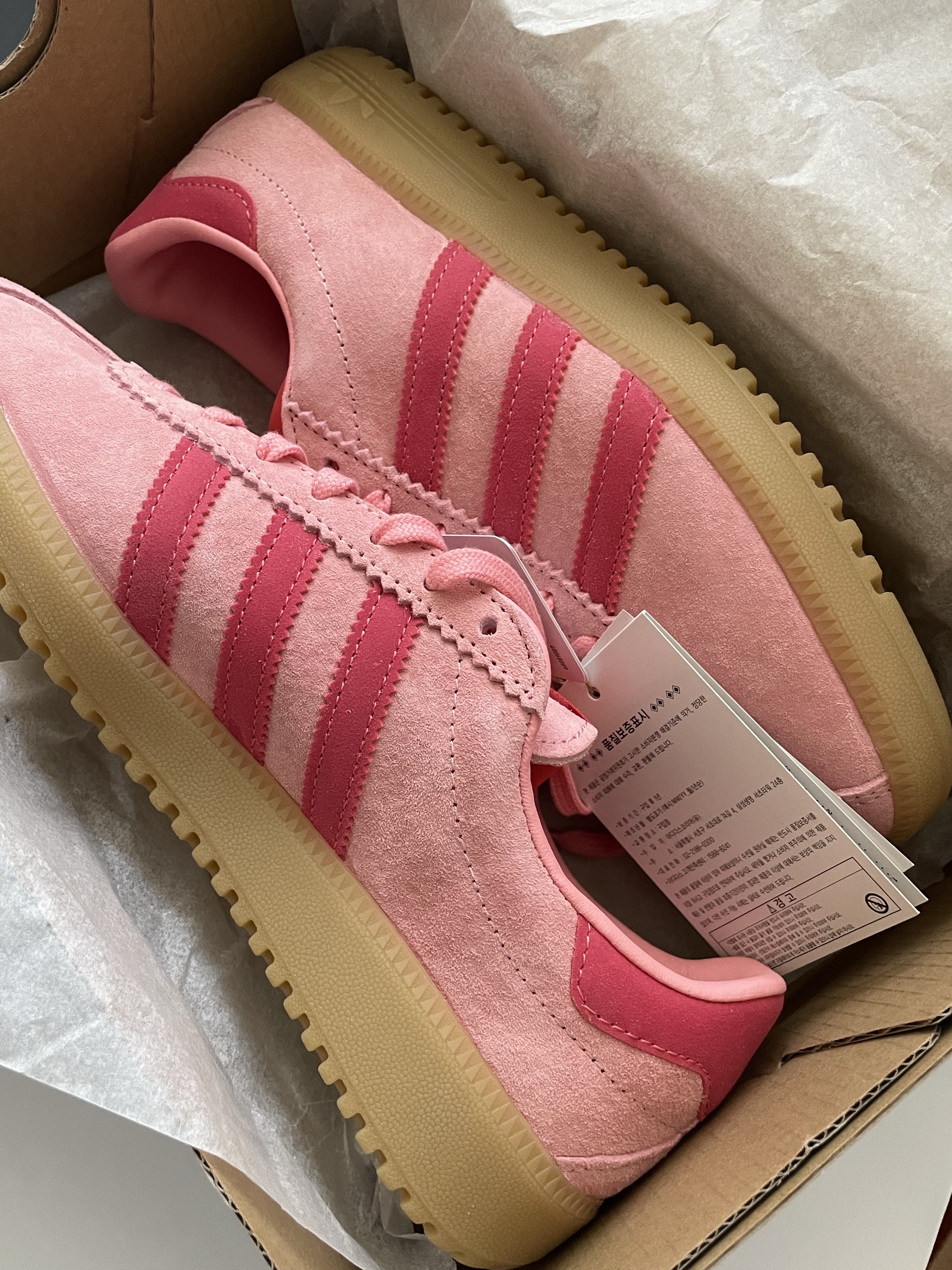 (W) Adidas Bermuda Semi Pink Spark Preloved Scarlet 착용 스타일 - 2