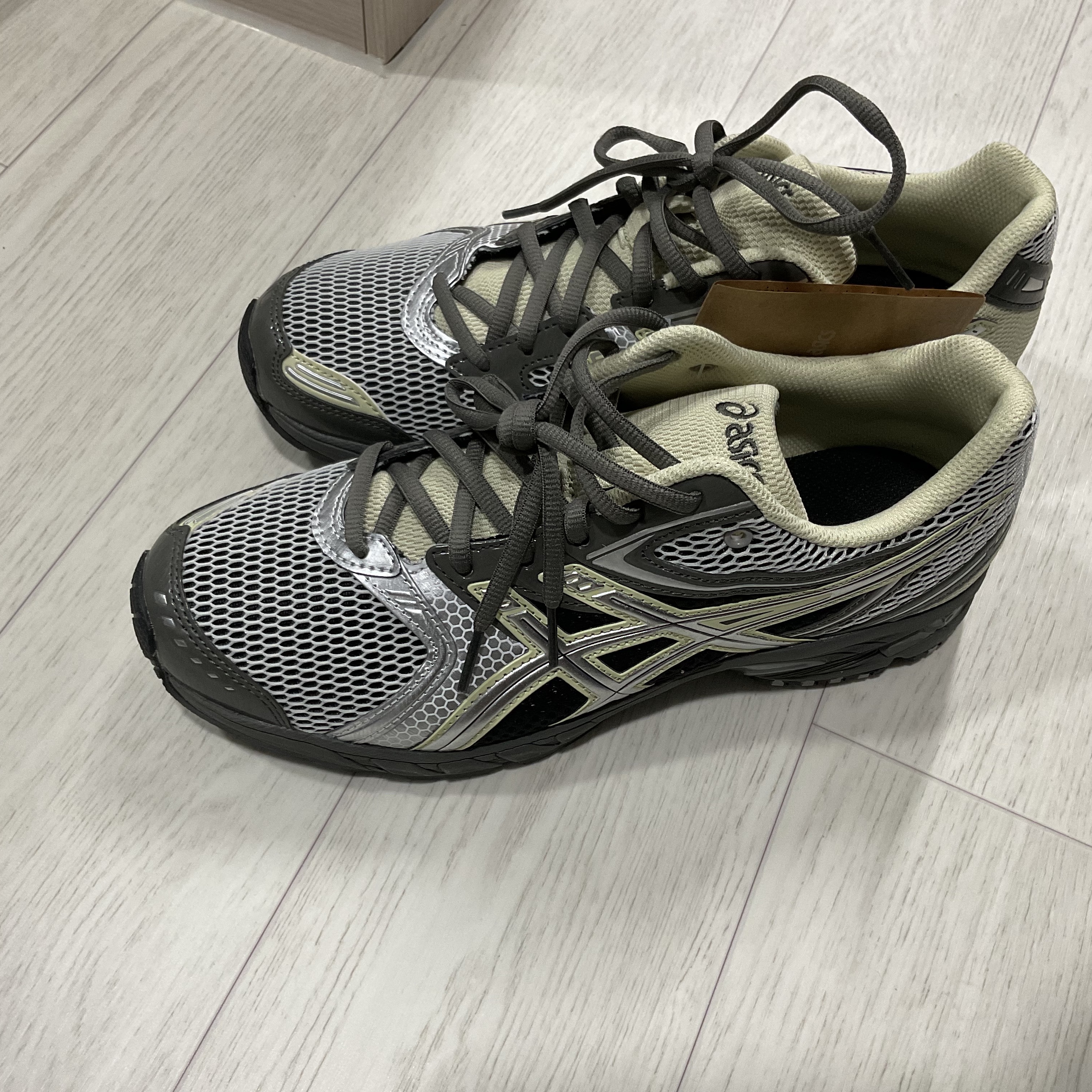 Asics Gel-DS Trainer 14 Truffle Grey Pure Silver 착용 스타일 - 1