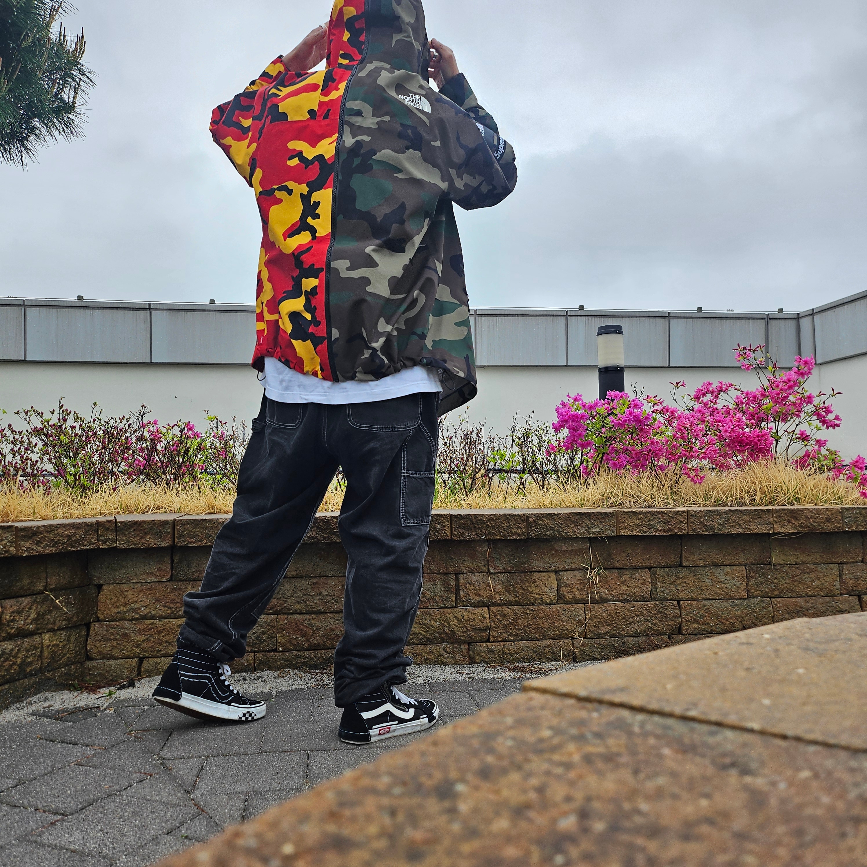 Vans Sk8-Hi Reissue Cap Black, Supreme x The North Face Split Taped Seam Shell Jacket Camo - 24SS 착용 스타일 - 4