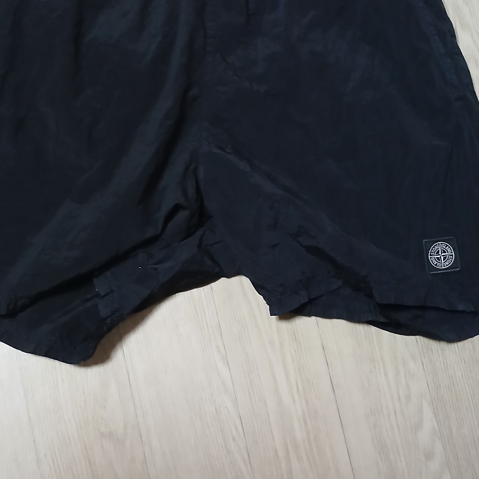 Stone Island B100009 Nylon Metal in Econyl Pocket Details Regular Fit Swim Trunks Black - 25SS 착용 스타일