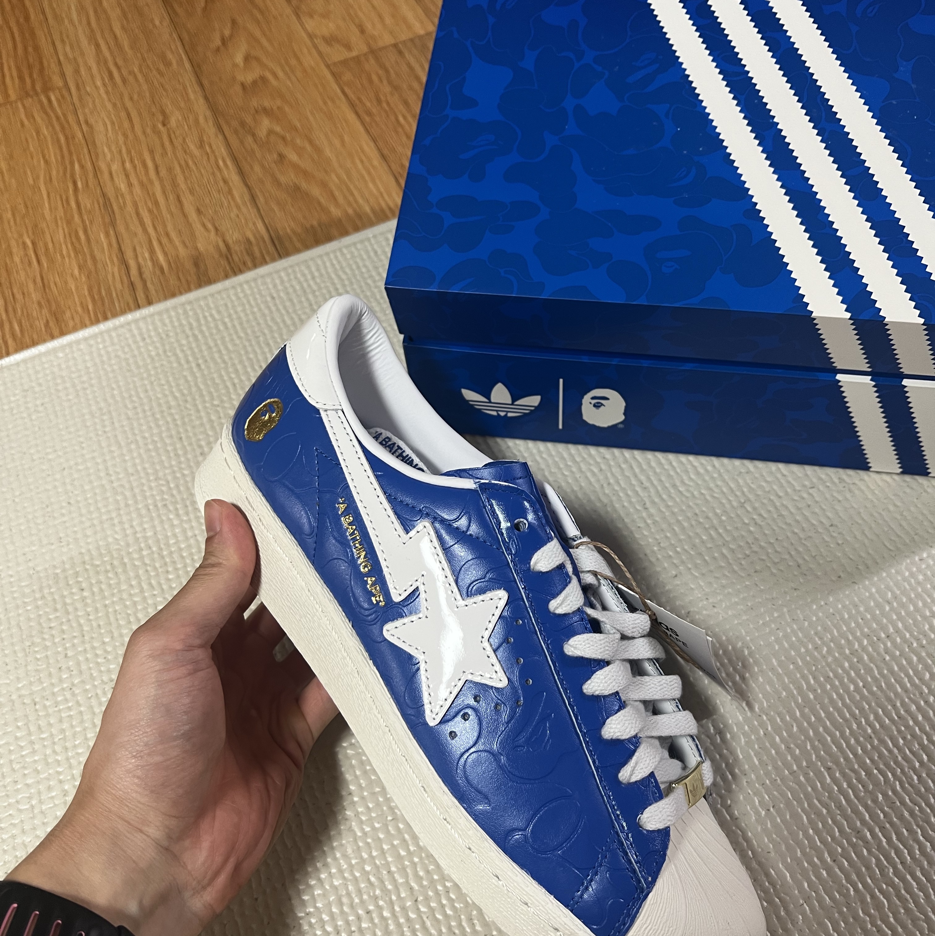 Adidas x BAPE Superstar Vintage Blue Cloud White 착용 스타일