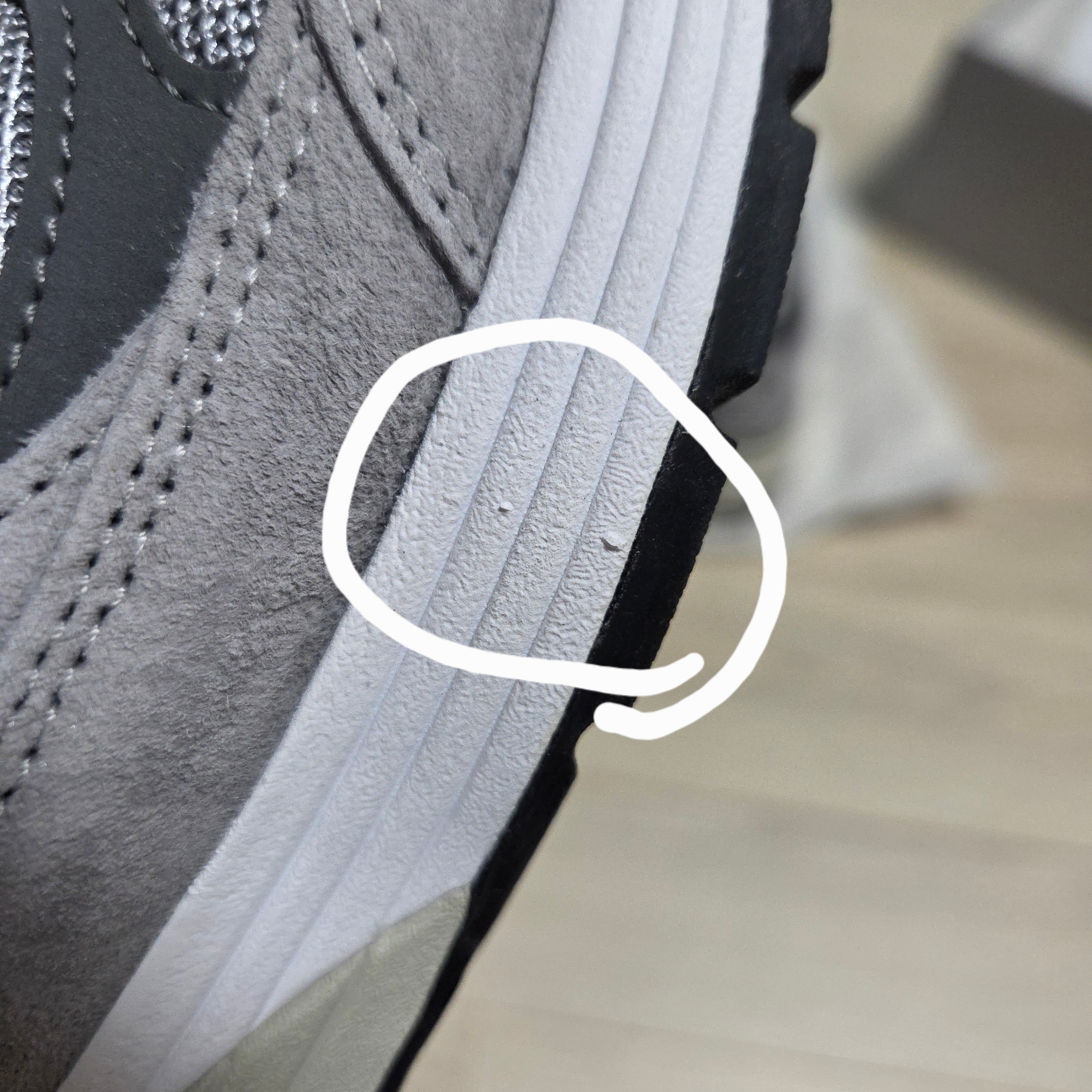 New Balance 992 Made in USA Core Grey Silver Metallic 착용 스타일 - 5