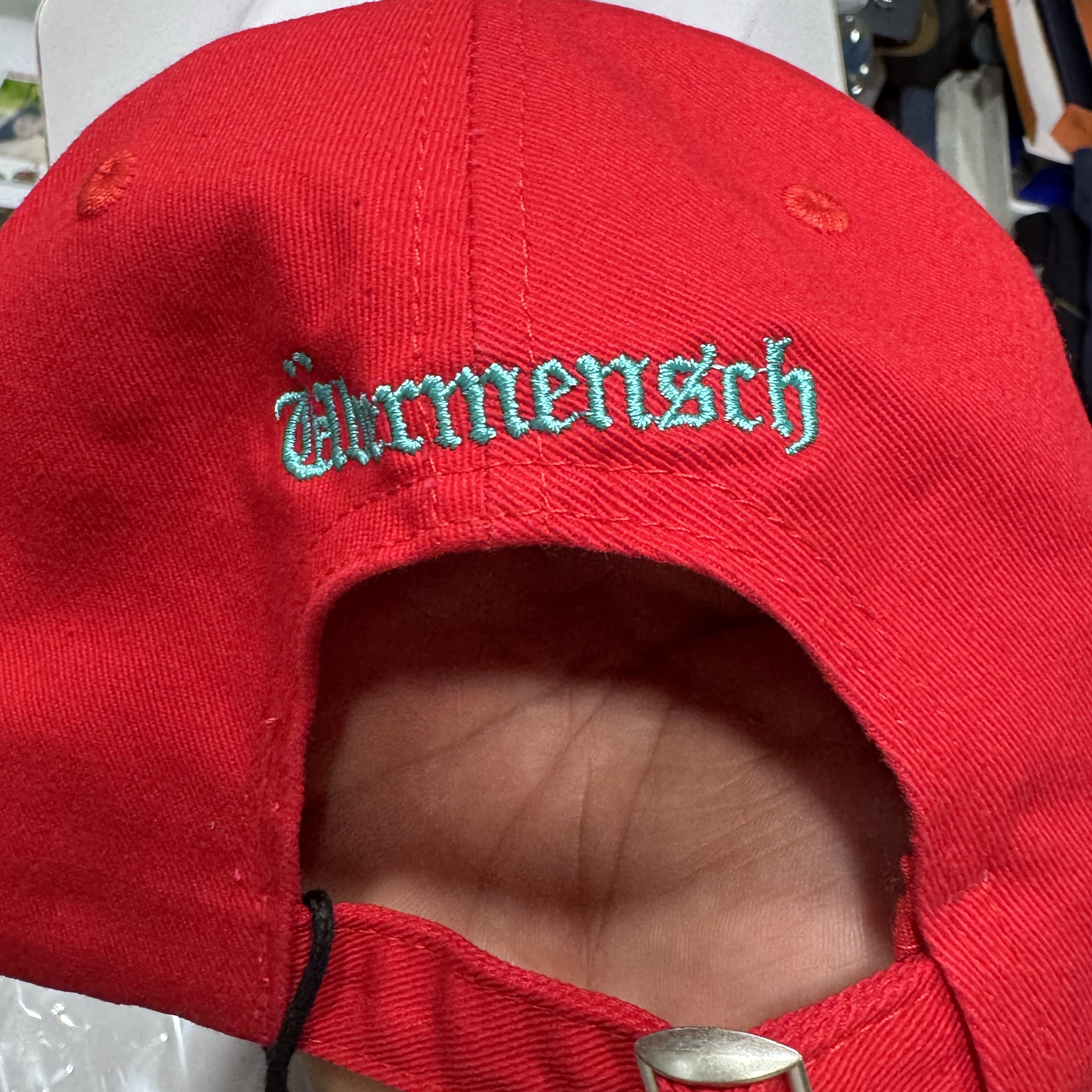 G-DRAGON Ubermensch Cap Red 착용 스타일 - 2