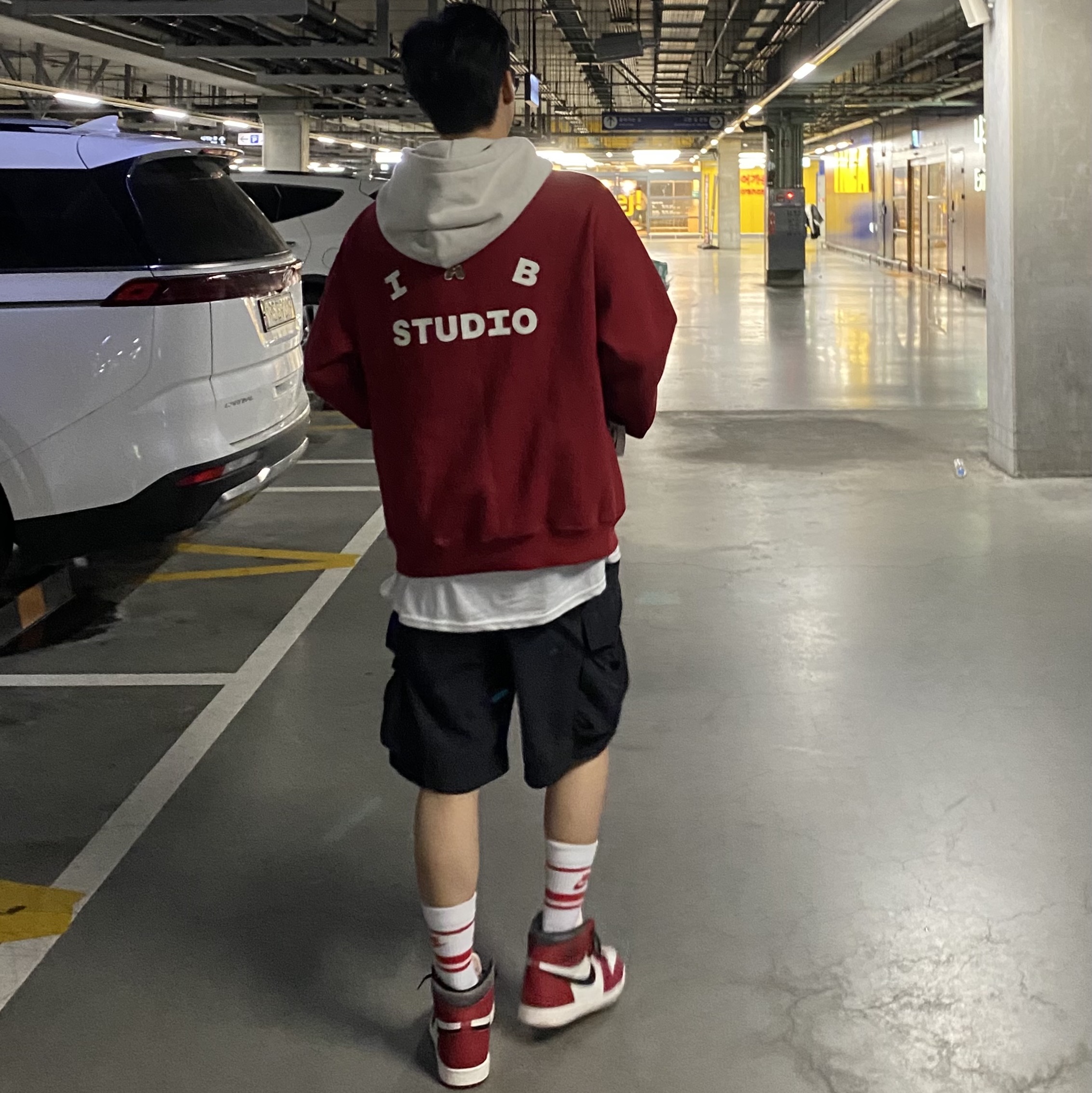IAB Studio 24 Christmas Hoodie Burgundy Oatmeal, Jordan 1 Retro High OG Chicago 2022 착용 스타일 - 4
