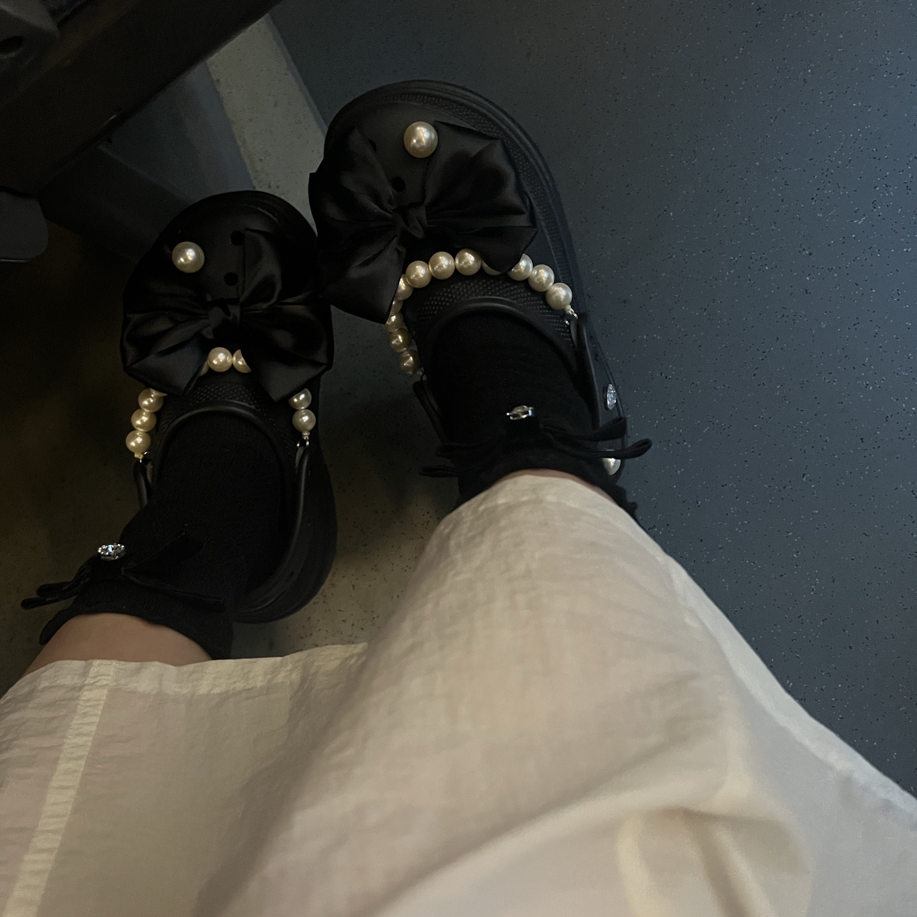 Crocs Stomp Clog Black 착용 스타일