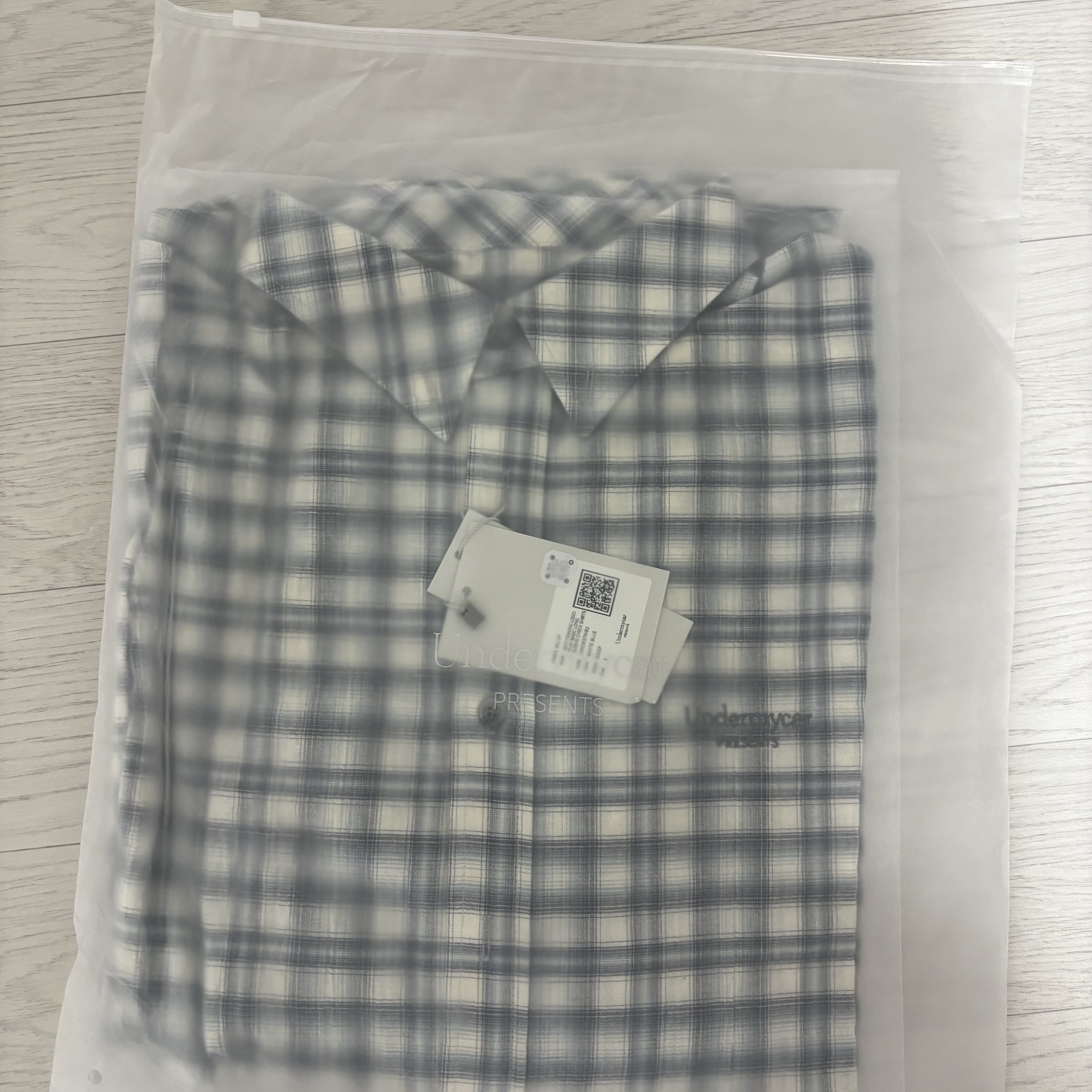 Undermycar Mu.37 Anti Fxxking Logo Play Basic Long Sleeve Check Shirts White Blue 착용 스타일 - 1