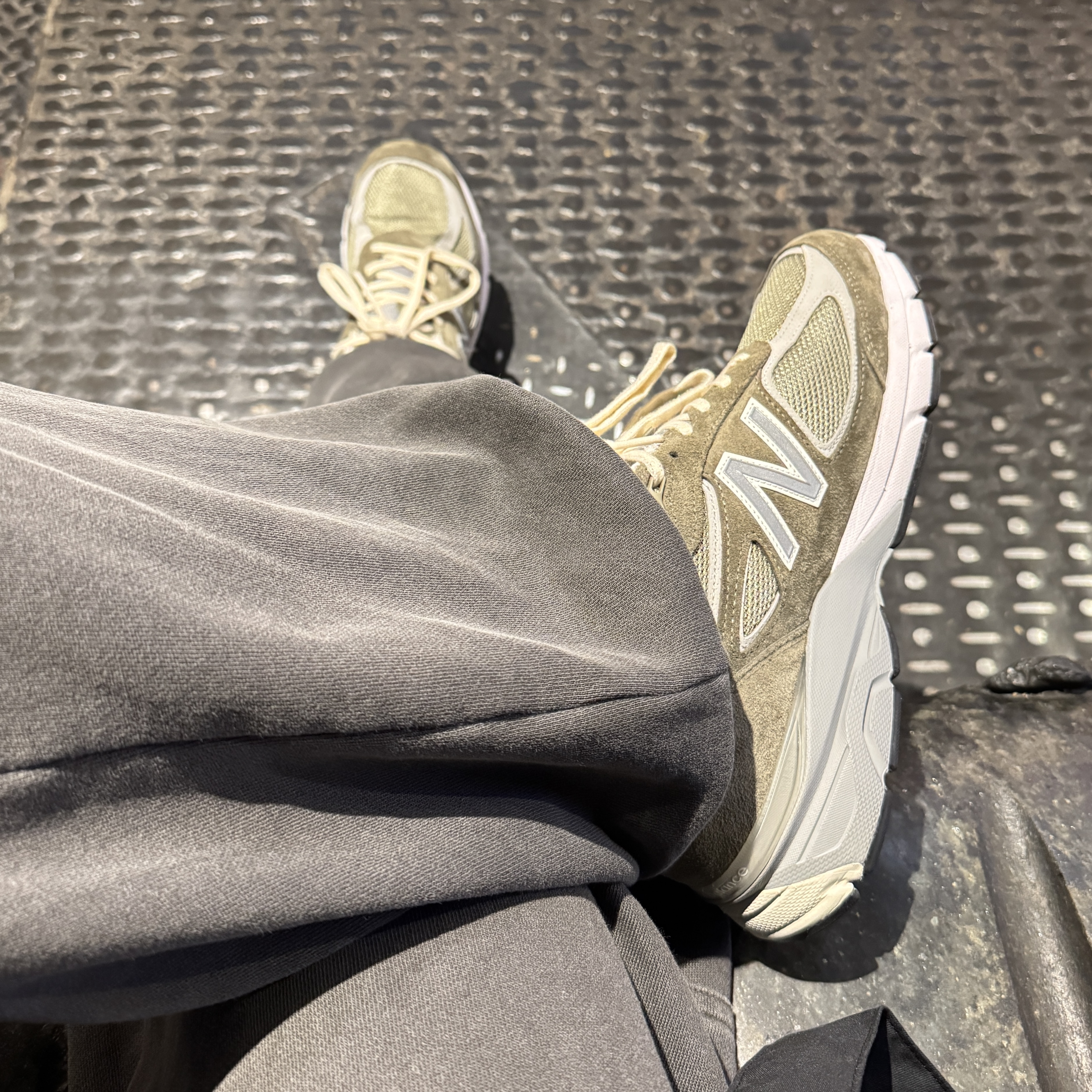 New Balance x Aime Leon Dore 990v4 Made in USA True Camo Beige 착용 스타일