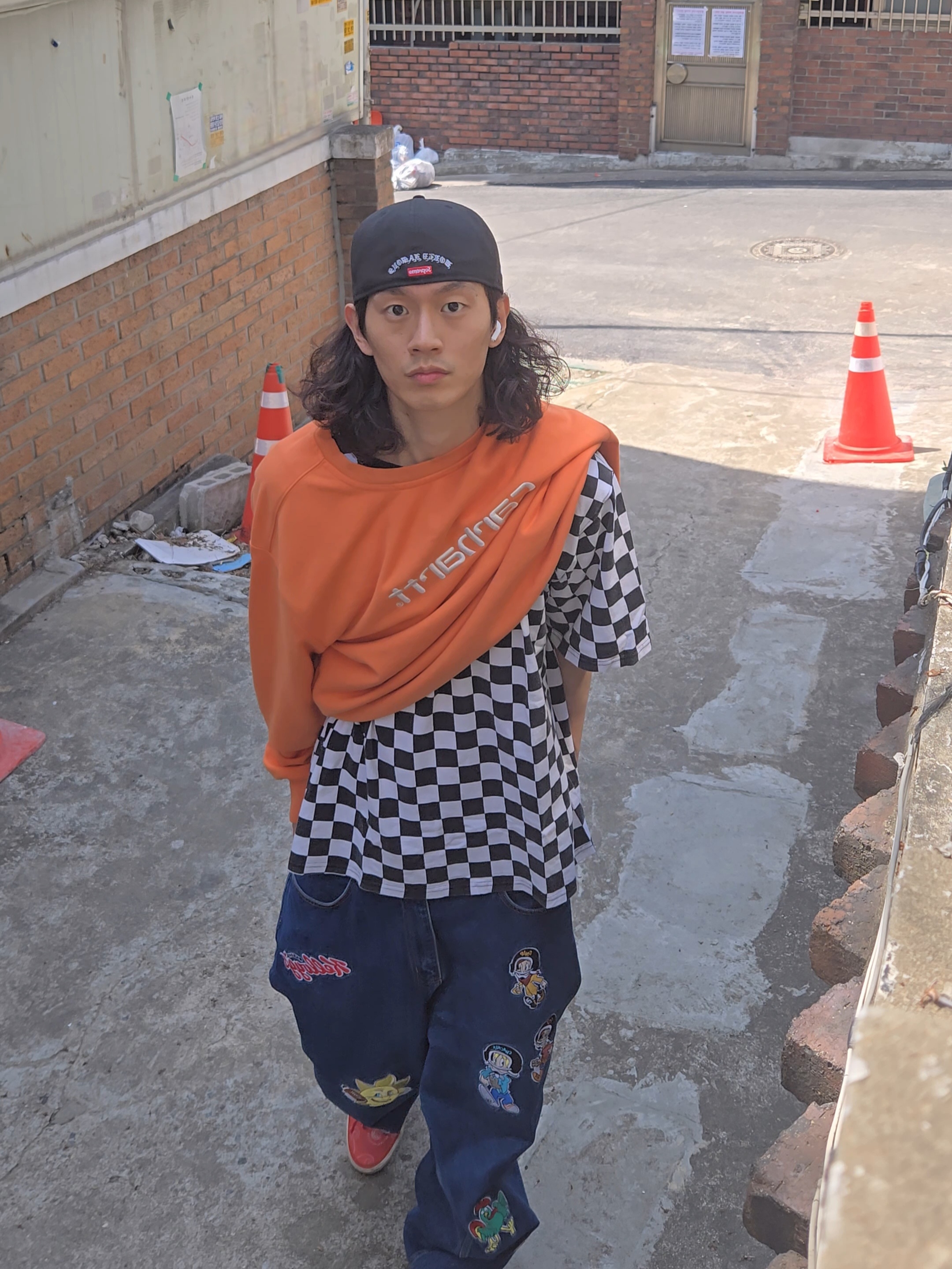 Vans Vault x Casestudy Old Skool LX Cherry Tomato, Supreme Gold Cross S Logo New Era Black - 24SS 착용 스타일