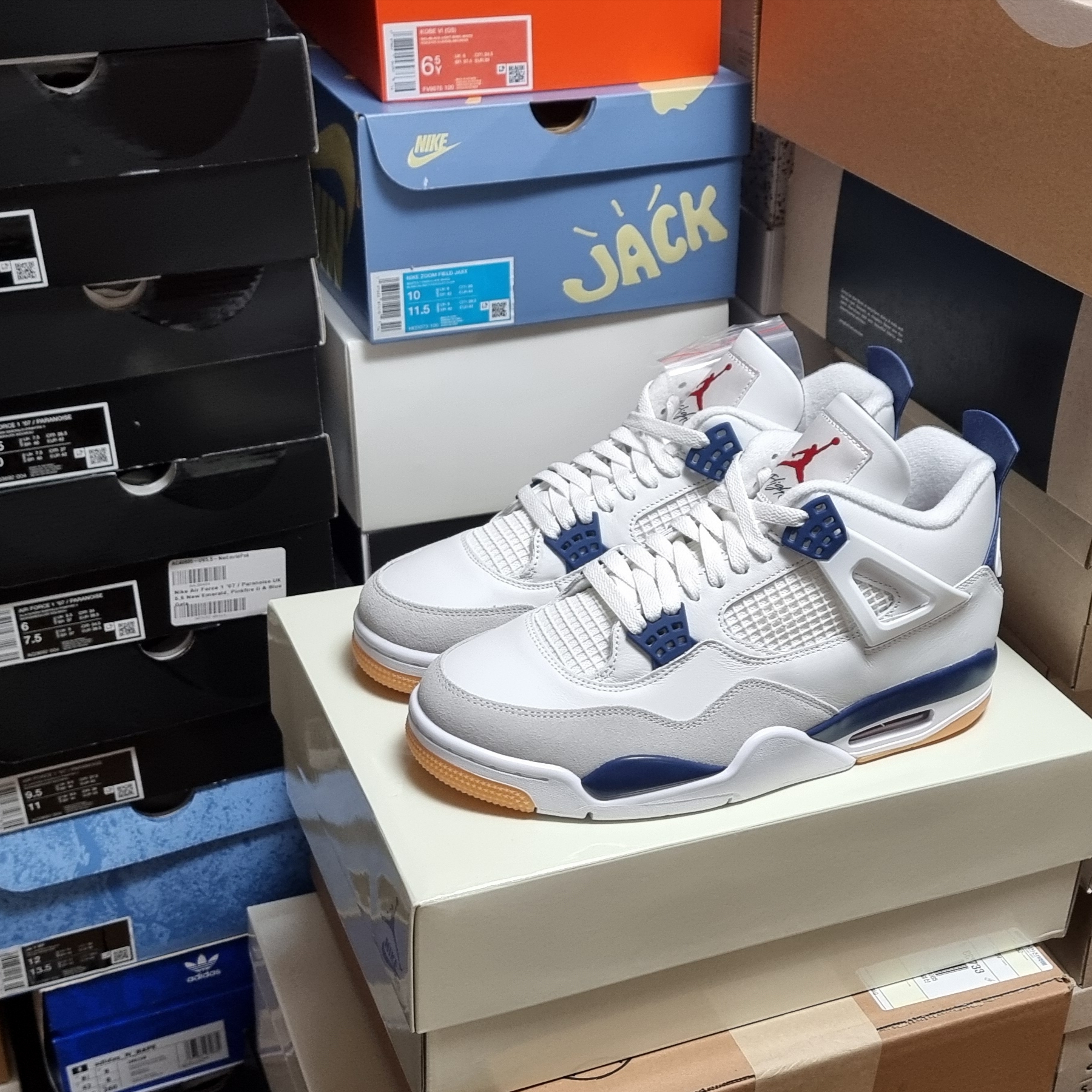 Jordan 4 x Nike SB Retro SP Navy 착용 스타일