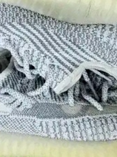 Adidas Yeezy Boost 350 V2 Static 2023, moif x inapsquare City Dweller Parka Sand 착용 스타일 - 1